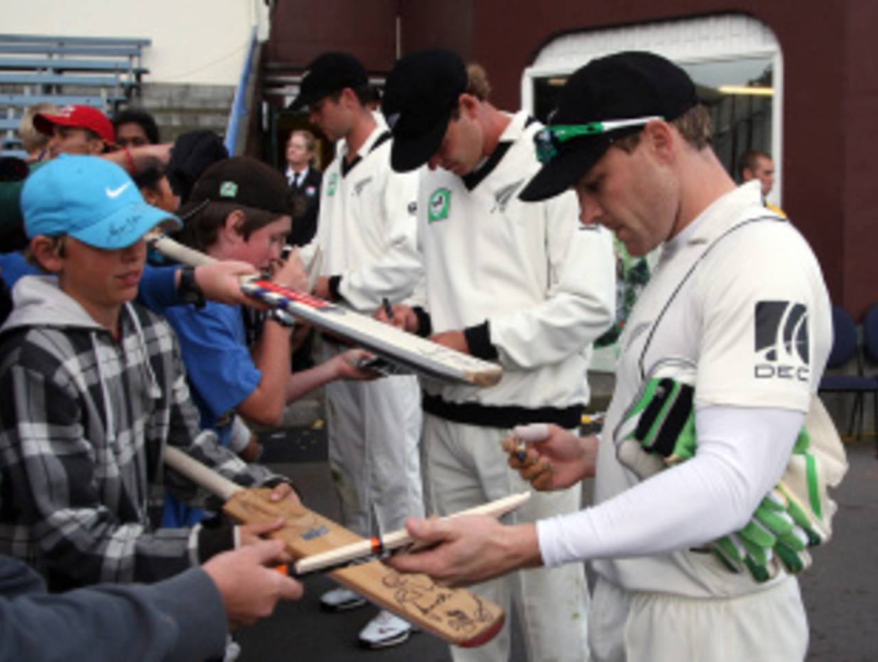New Zealand players sign autographs for kids, New Zealand v India, 3rd Test, Wellington, 3rd day, April 5, 2009