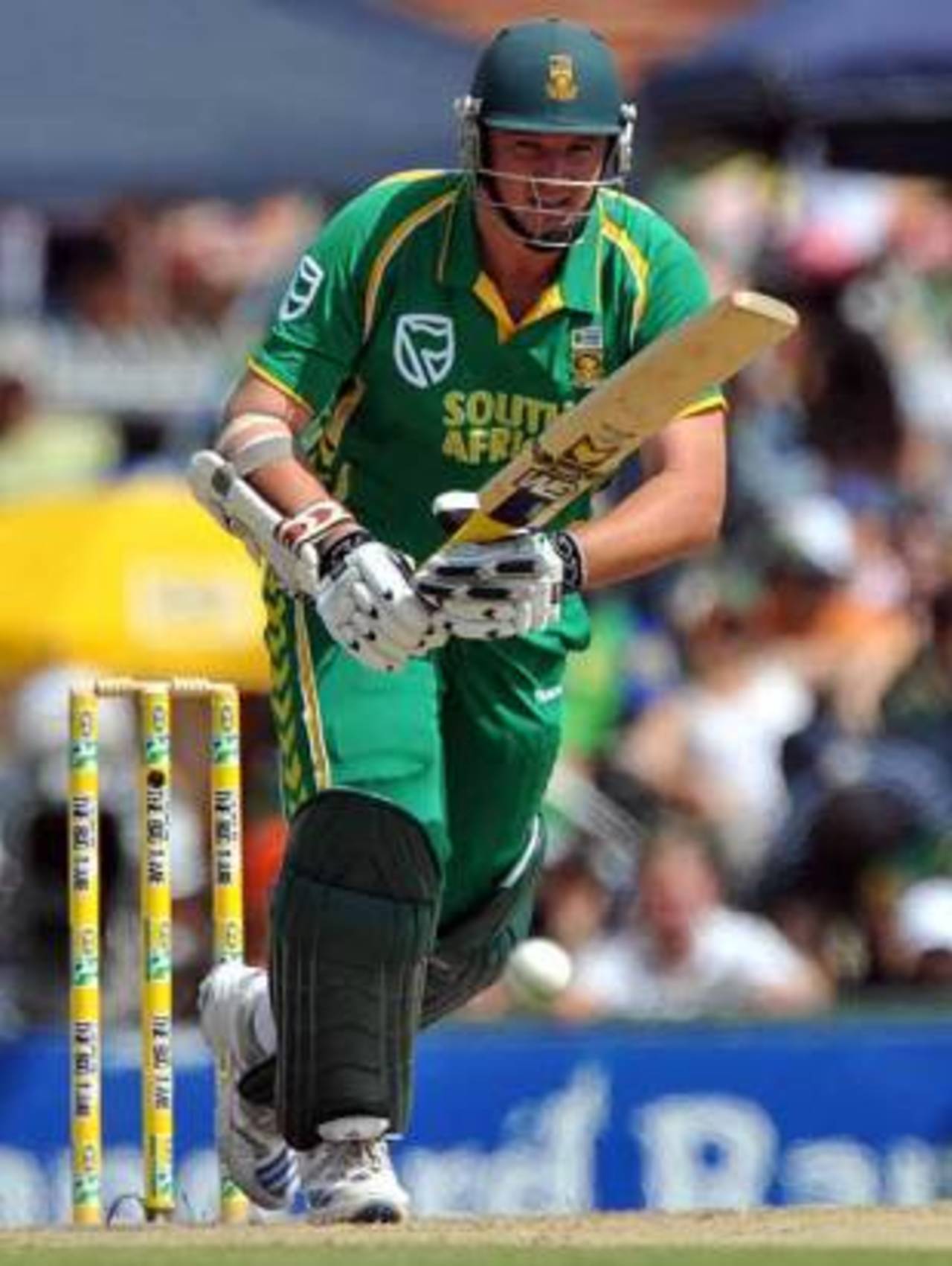 Graeme Smith on-drives during his innings of 40, South Africa v Australia, 2nd ODI, Centurion, April 5, 2009 