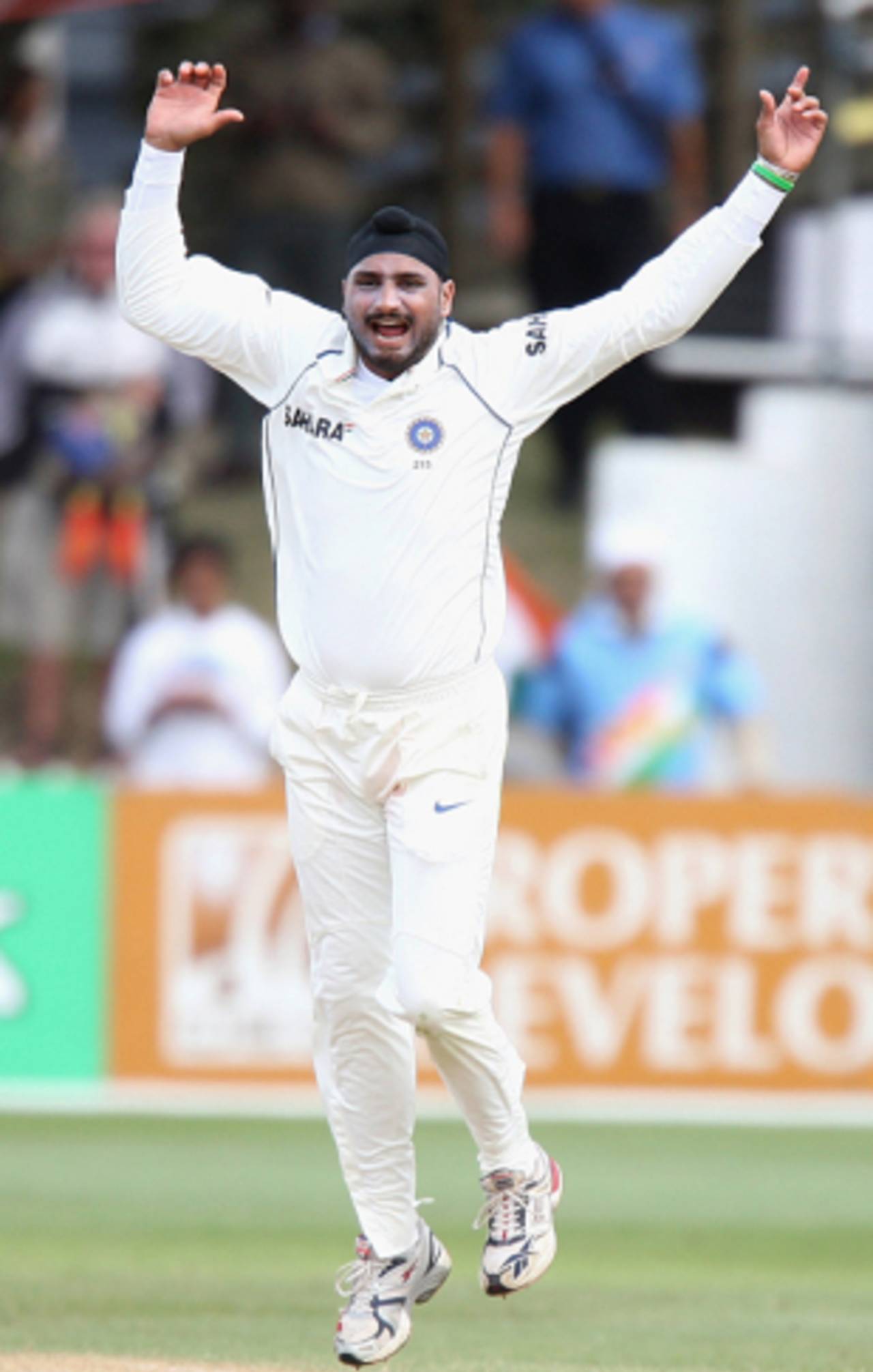 Harbhajan Singh rejoices after dismissing Jesse Ryder, New Zealand v India, 3rd Test, Wellington, 4th day, April 6, 2009
