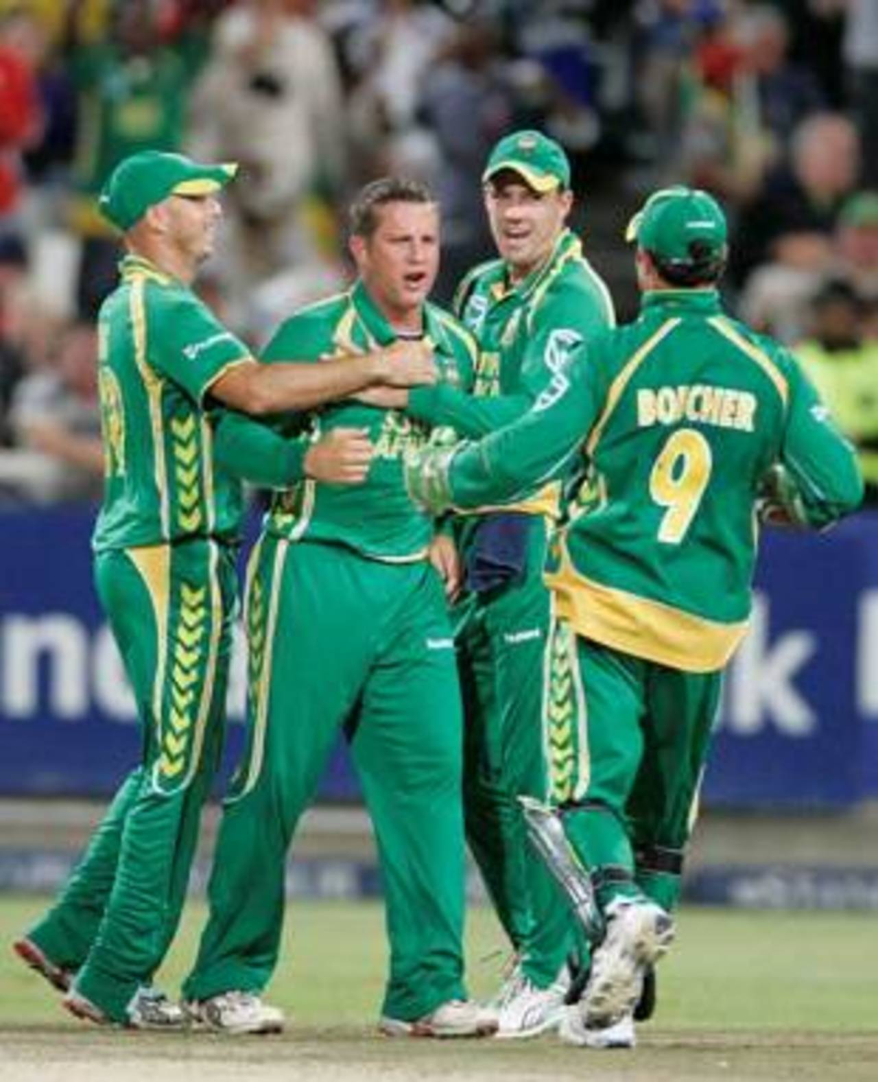 Roelof van der Merwe dented Australia's chase with two wickets in an over, South Africa v Australia, 3rd ODI, Newlands, Cape Town, April 9, 2009