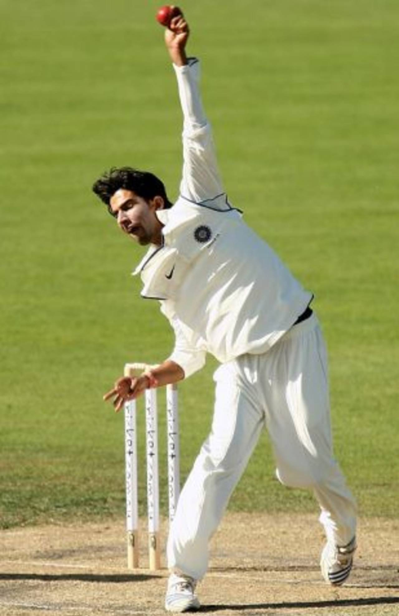Ashok Meenaria bowls, Australia Under-19 v India Under-19, 1st Test, Hobart, 3rd day, April 13, 2009