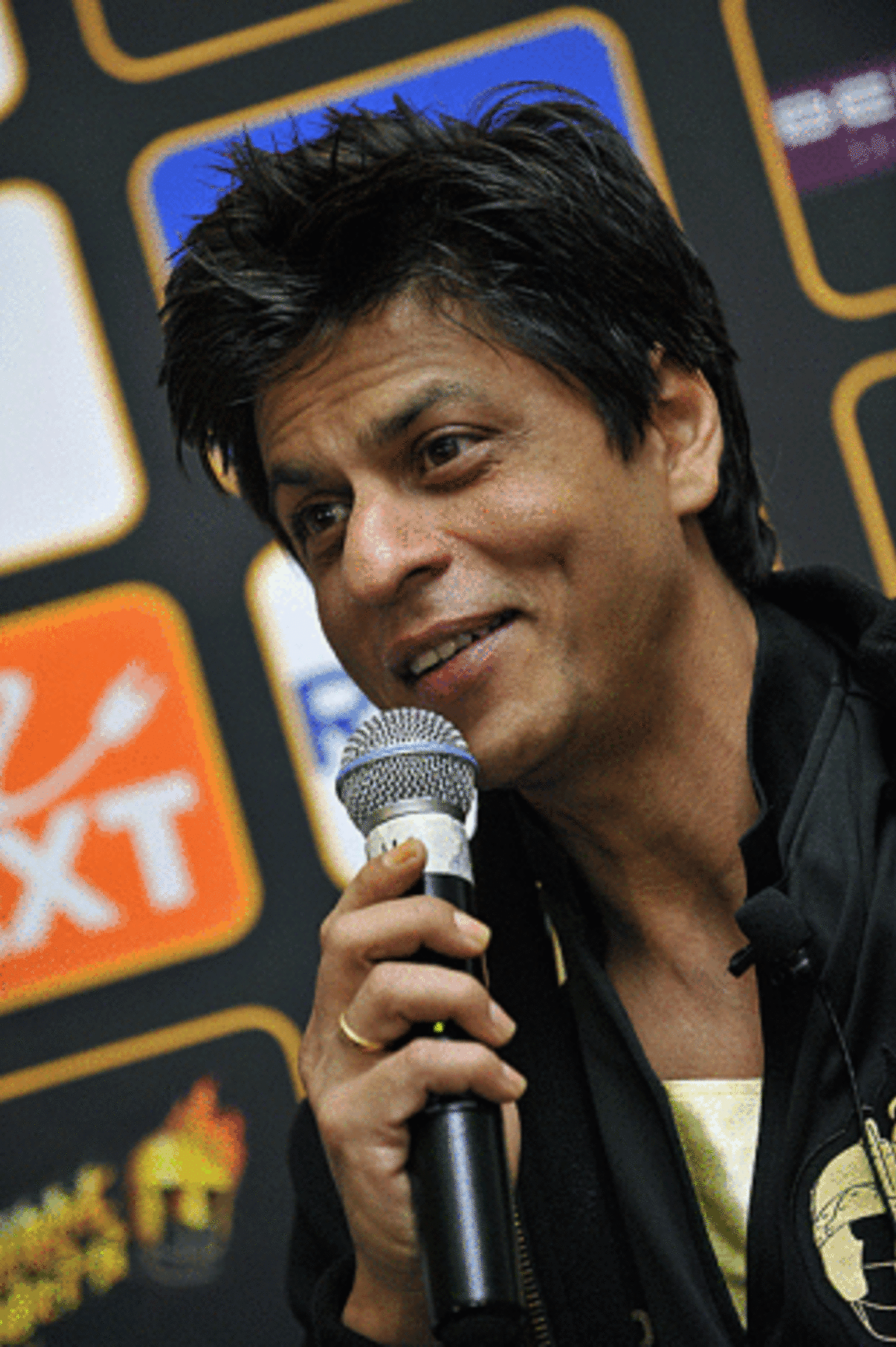 Shah Rukh Khan speaks at a press conference, Cape Town, April 14, 2009