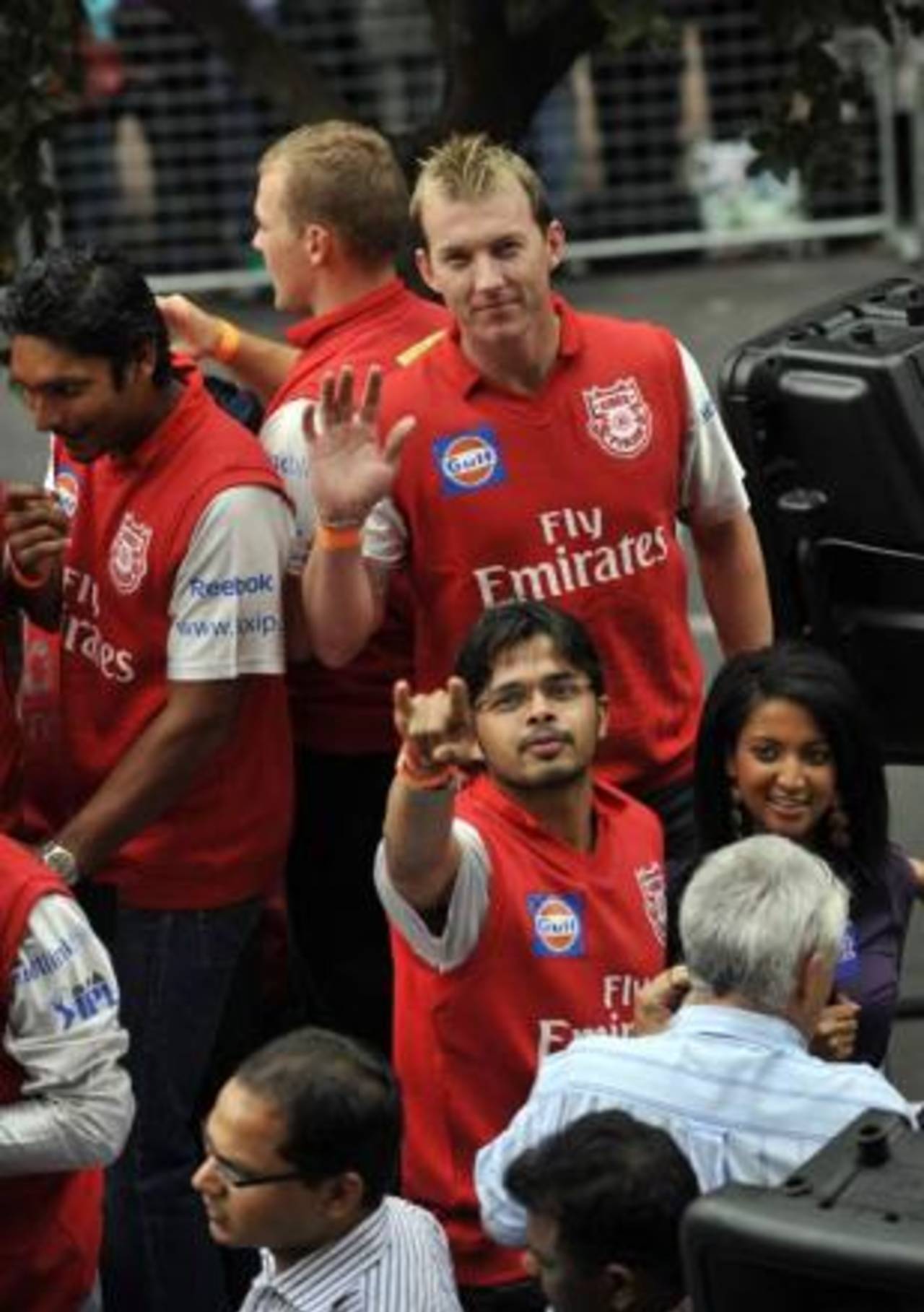 Kumar Sangakkara, Brett Lee and Sreesanth at a parade through the streets of Cape Town, Indian Premier League, April 16, 2009