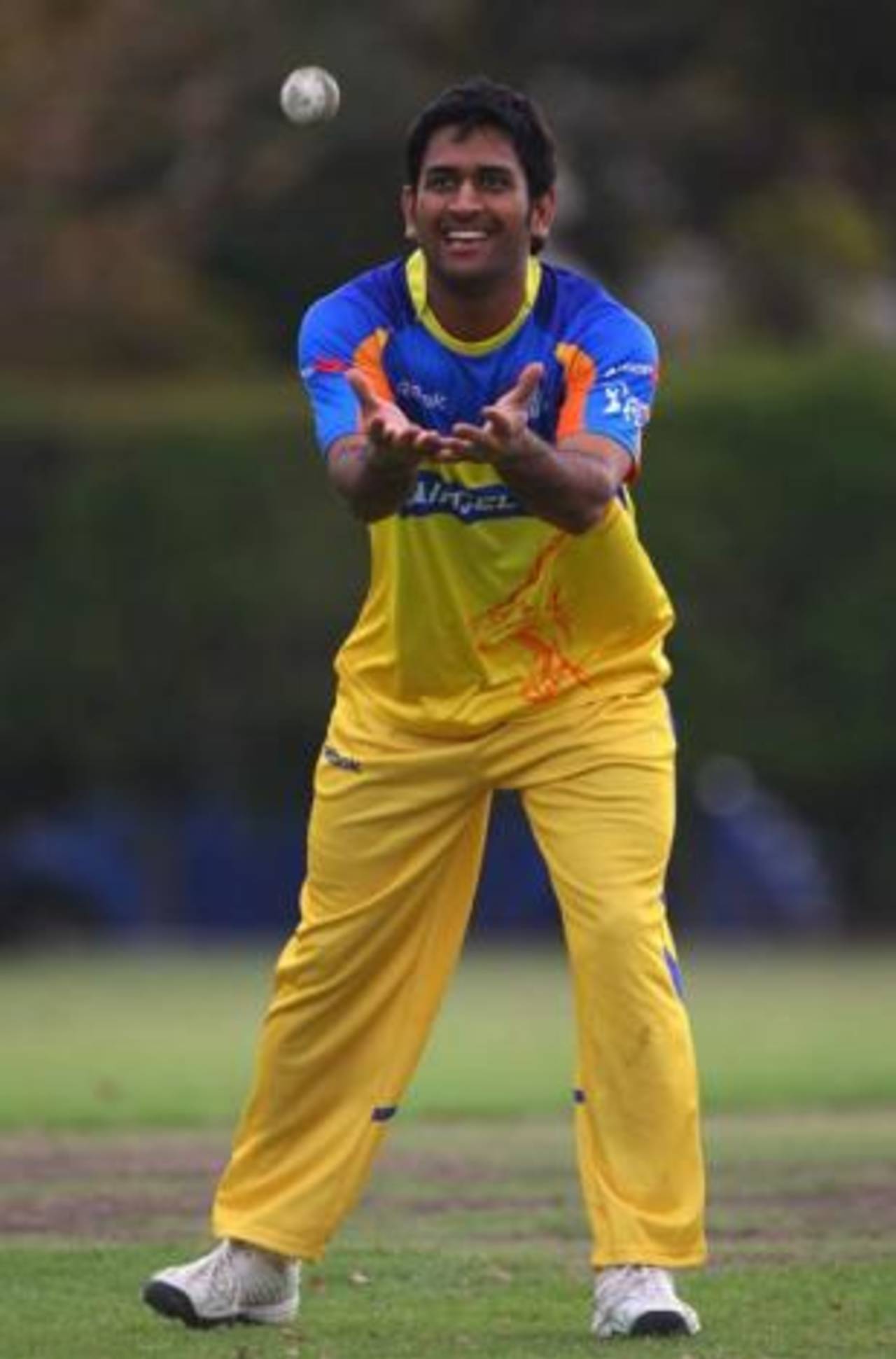 Chennai Super Kings captain MS Dhoni is about to take a catch, Cape Town, April 16, 2009