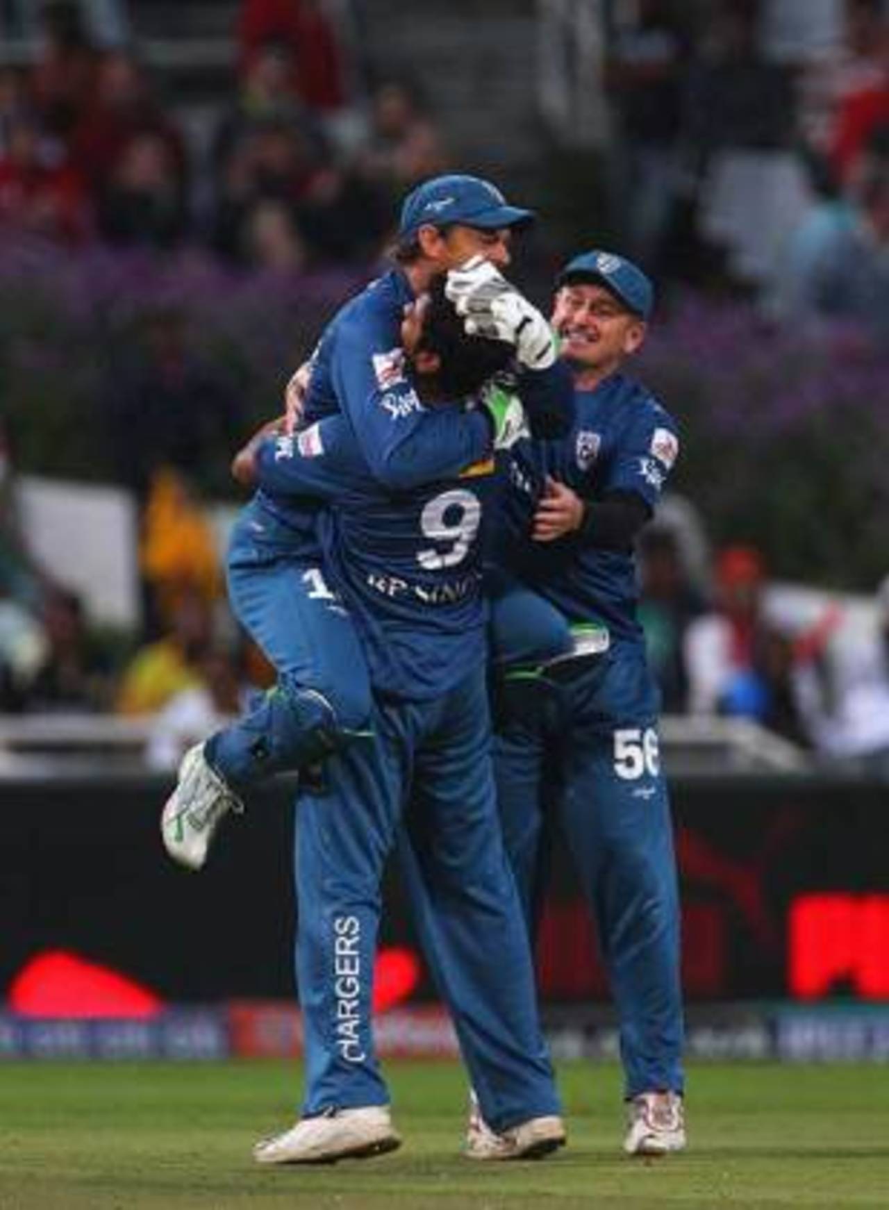 Adam Gilchrist and RP Singh celebrate, Deccan Chargers v Kolkata Knight Riders, IPL, 4th game, Cape Town, April 19, 2009