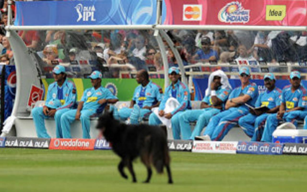 The Mumbai Indians watch the dog hold up playChennai Super Kings v Mumbai Indians, IPL, 1st game, Cape Town, April 18, 2009