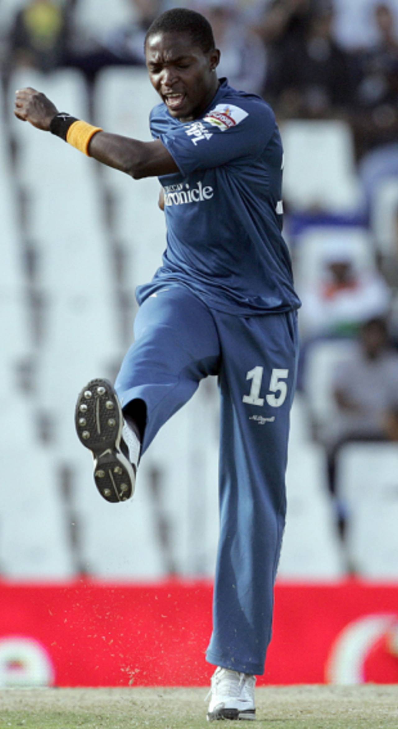 A frustrated Fidel Edwards, Deccan Chargers v Delhi Daredevils, IPL, 21st match, Centurion, April 30, 2009