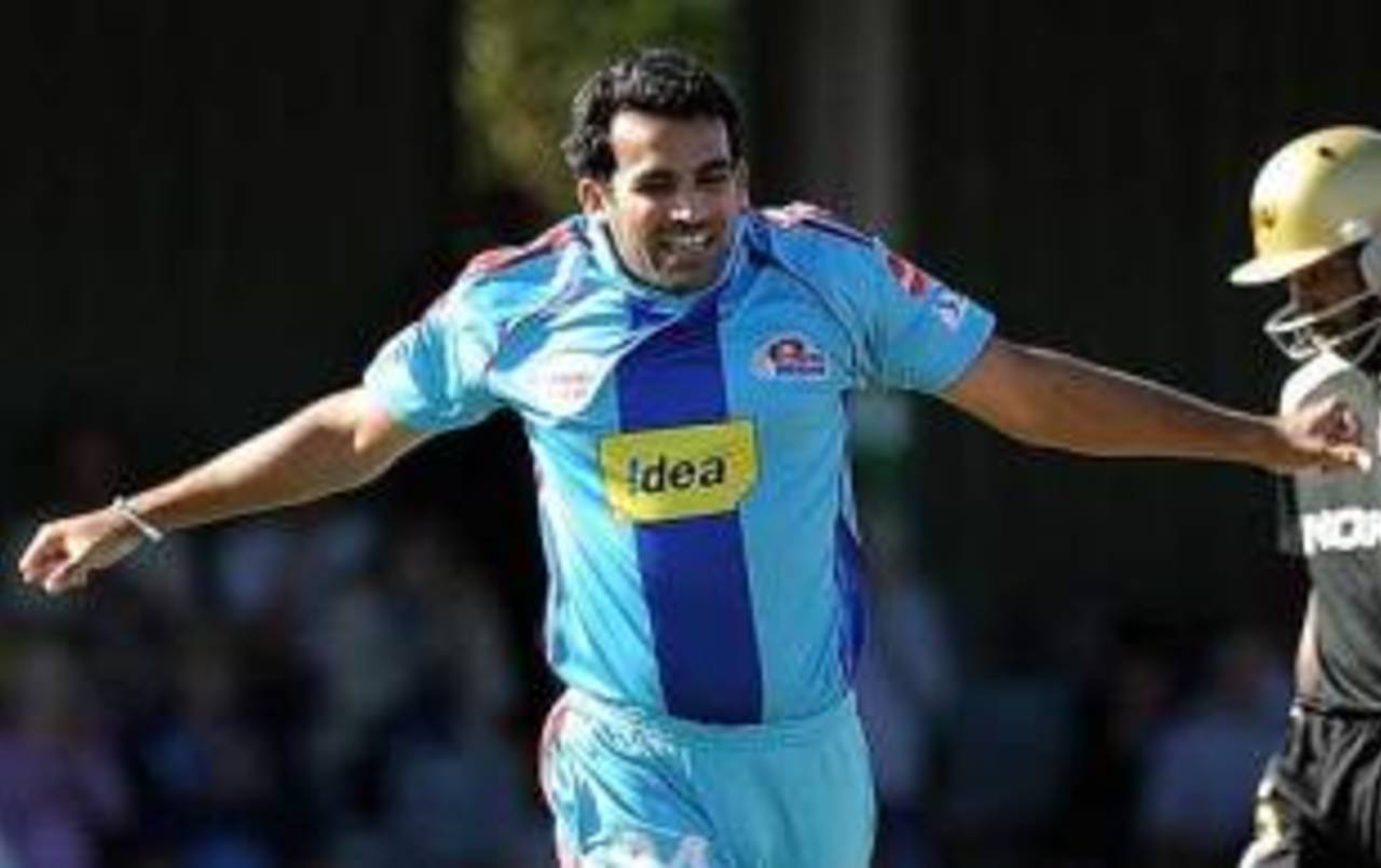 Zaheer Khan fell on his bowling shoulder in the match against Bangalore&nbsp;&nbsp;&bull;&nbsp;&nbsp;AFP