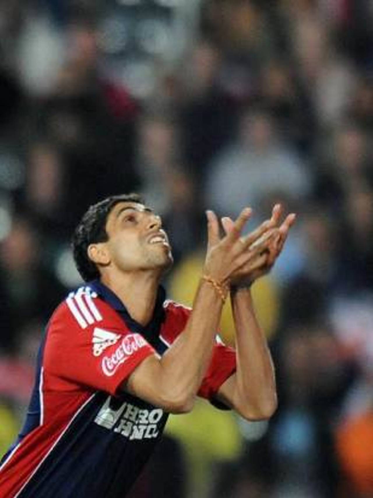 Ashish Nehra takes one off his own bowling, Chennai Super Kings v Delhi Daredevils, IPL, 26th match, Johannesburg, May 2, 2009
