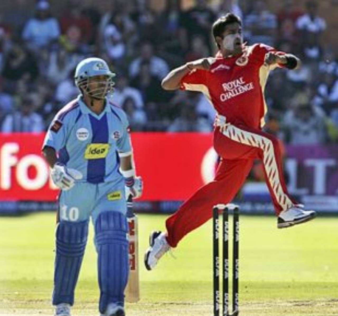 R Vinay Kumar's three-wicket over settled the game for Mumbai&nbsp;&nbsp;&bull;&nbsp;&nbsp;Associated Press