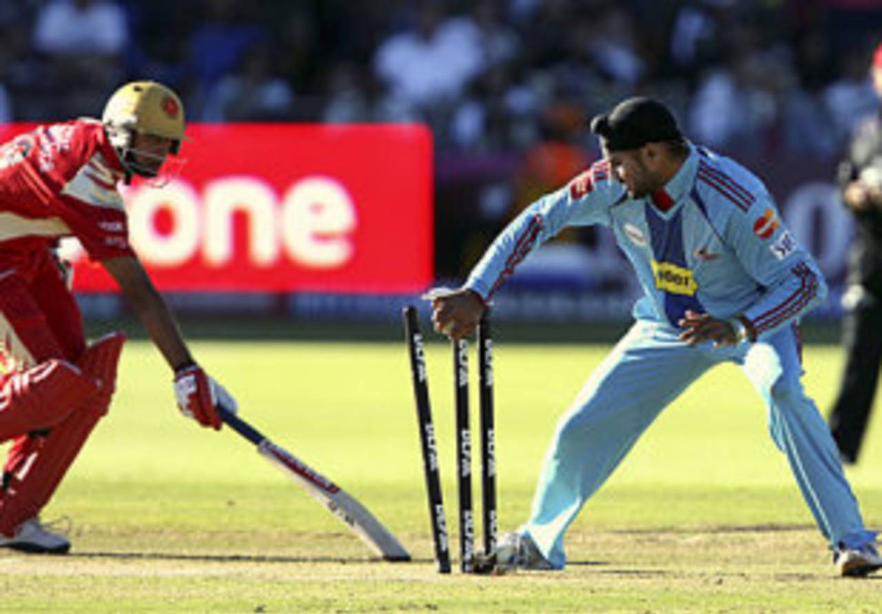 Rahul Dravid fails to ground his bat on time as Harbhajan Singh whips off the bails, Royal Challengers Bangalore v Mumbai Indians, IPL, Port Elizabeth, May 10, 2009