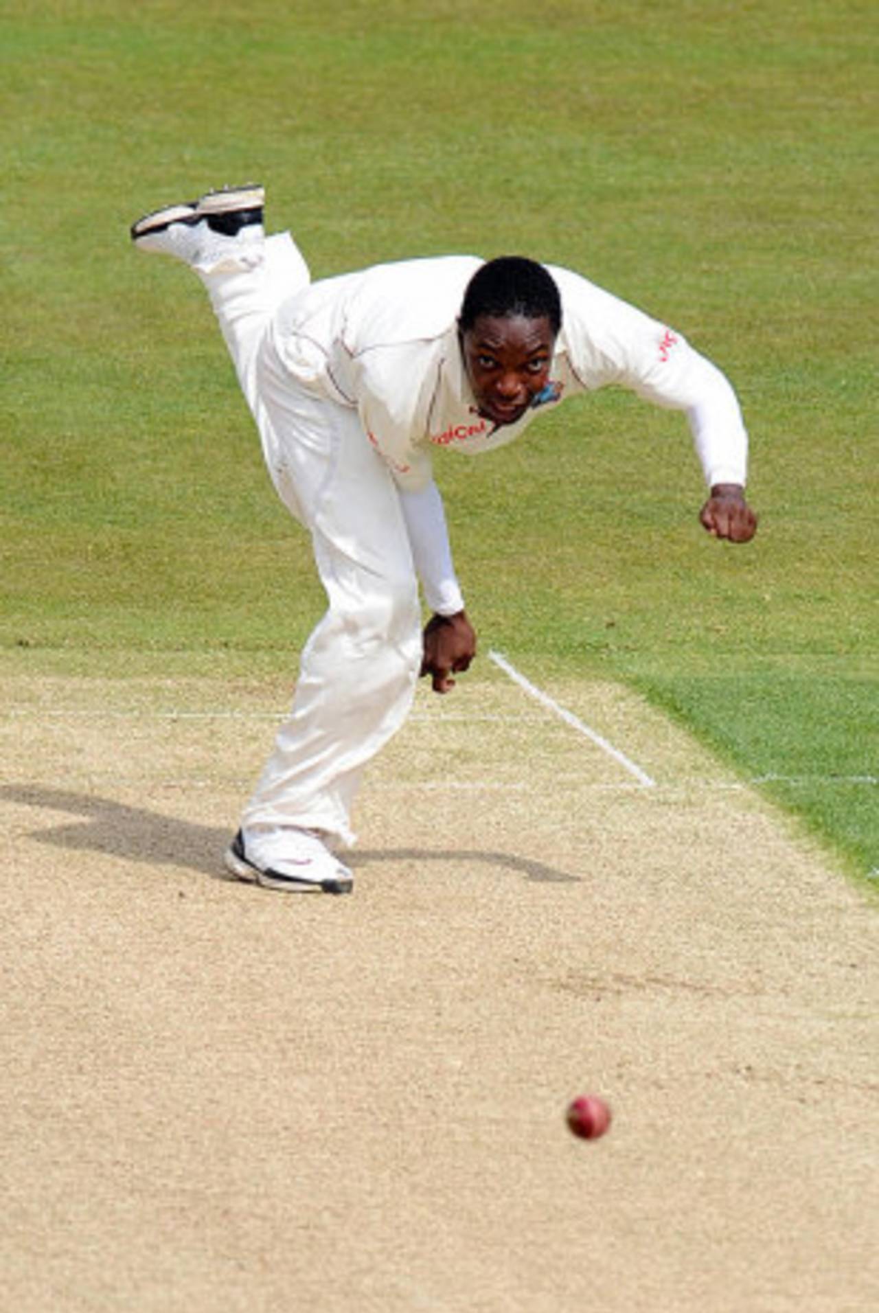 Fidel Edwards bends his back on an unresponsive surface, England v West Indies, 2nd Test, Chester-le-Street, May 14, 2009