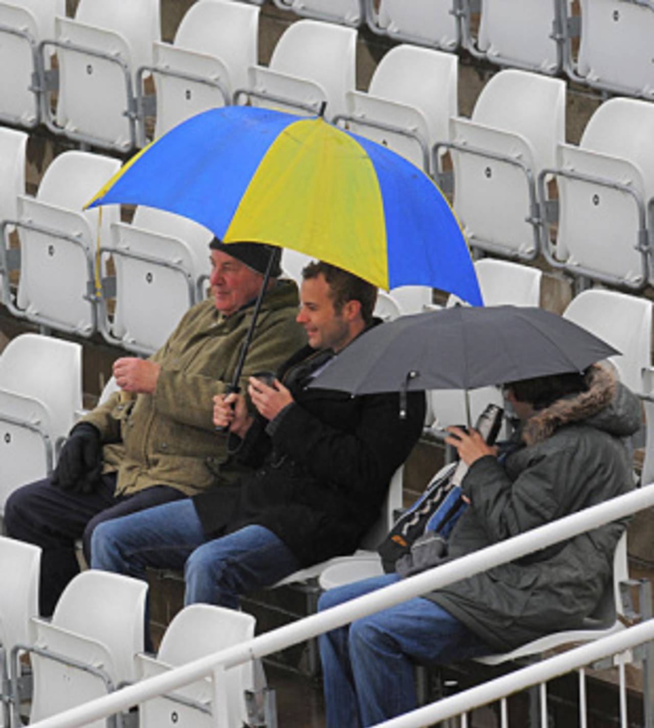 Hardy souls brave Durham's rain, England v West Indies, 2nd Test, Chester-le-Street, May 14, 2009