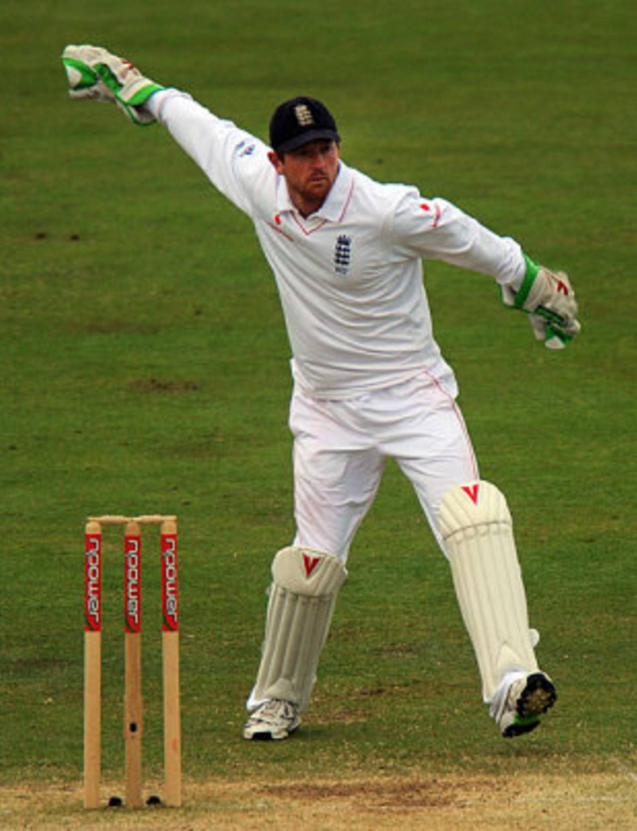 Paul Collingwood tries out the wicketkeeping gloves for a change, England v West Indies, 2nd Test, Chester-le-Street, 4th day, May 17, 2009