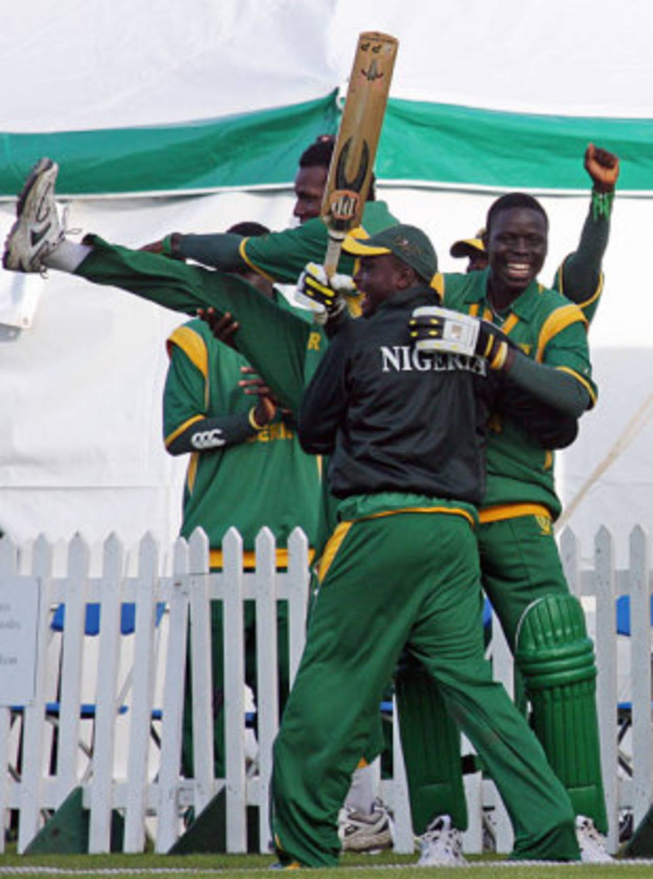 Nigeria celebrate after beating Japan, ICC World Cricket League Division 7, Guernsey, May 18, 2009