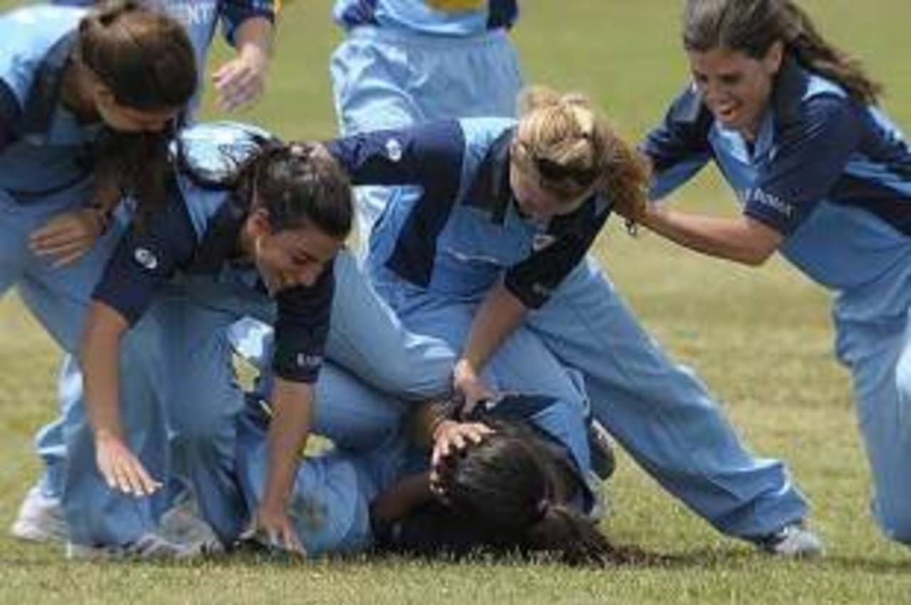 Argentina celebrate a wicket, Twenty20 3rd Place Play-off: United States of America Women v Argentina Women, Lauderhill, May 19, 2009