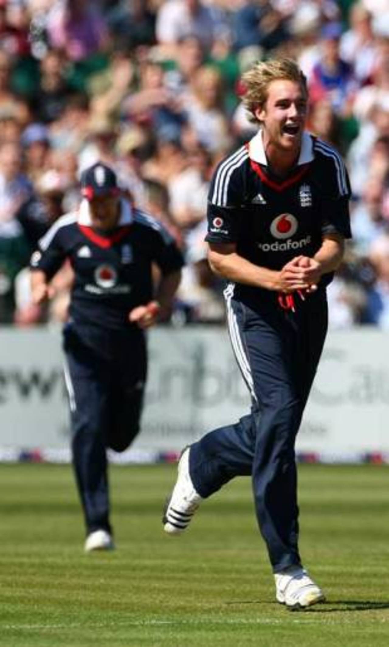Stuart Broad collected two early wickets in an impressive spell, England v West Indies, 2nd ODI, Bristol, May 24, 2009