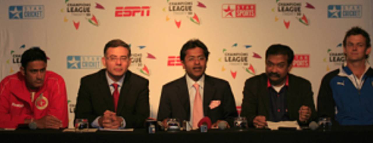 Anil Kumble, Lalit Modi, Adam Gilchrist and other officials at a press conference, Johannesburg, May 24, 2009