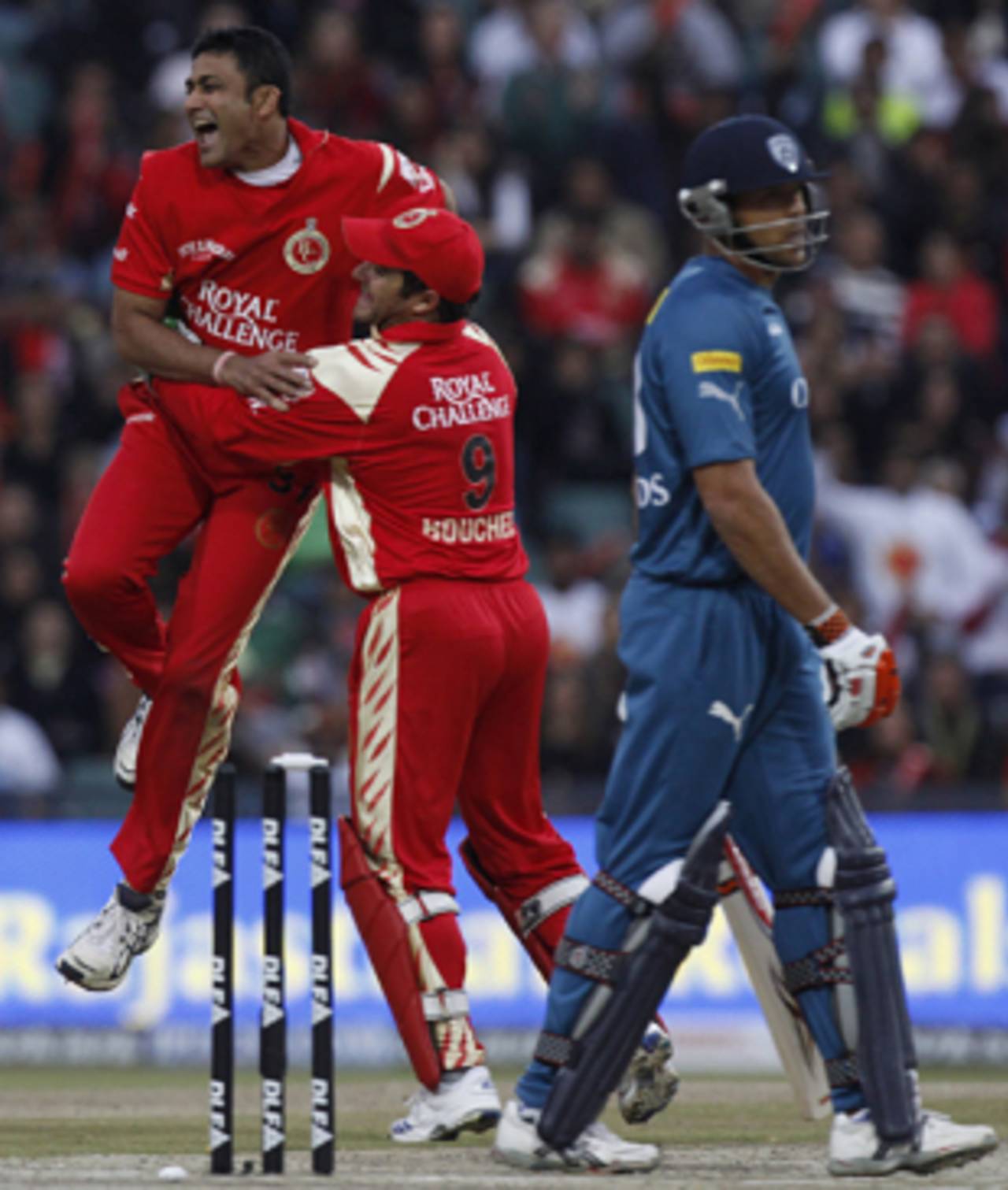 Anil Kumble sends back Andrew Symonds, Royal Challengers Bangalore v Deccan Chargers, IPL, final, Johannesburg, May 24, 2009
