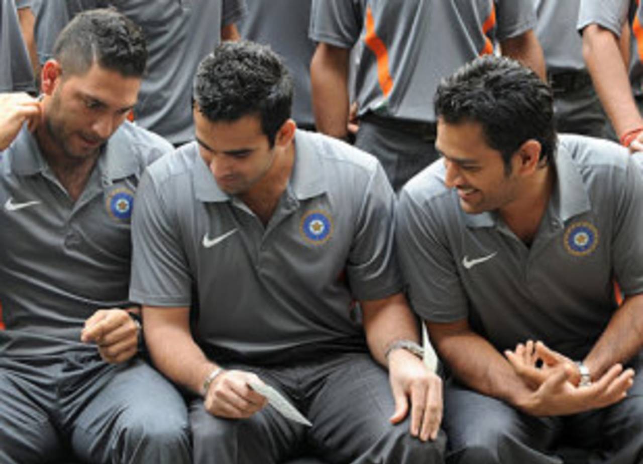 Yuvraj Singh sports a new haircut during the squad photo, Mumbai, May 29, 2009
