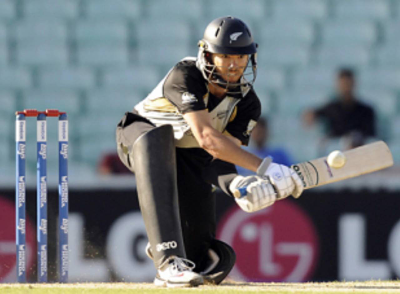 Peter McGlashan employs the reverse sweep, Australia v New Zealand, ICC World Twenty20 warm-up match, The Oval, June 2, 2009