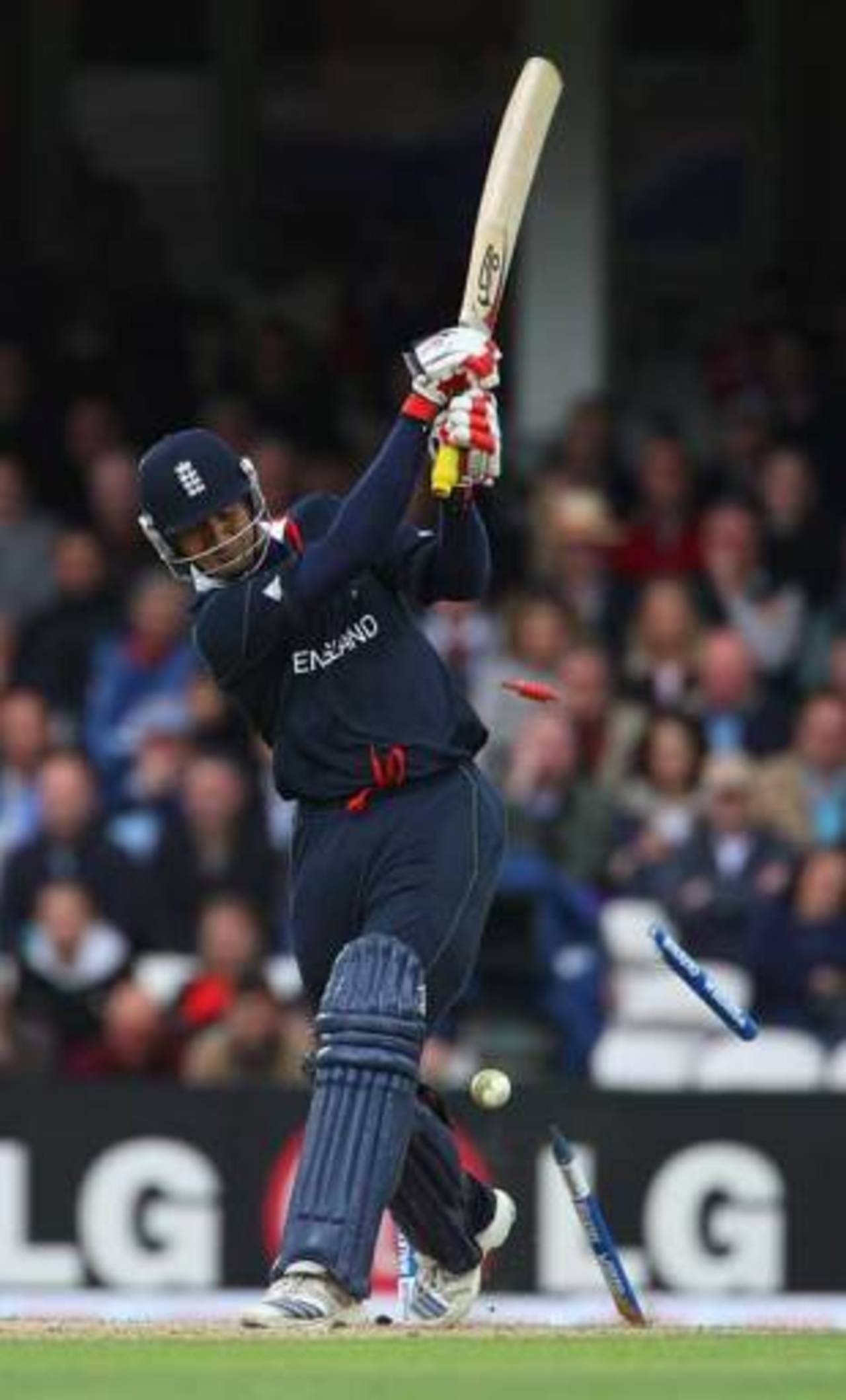 Owais Shah loses his leg stump after making 33, England v Pakistan, ICC World Twenty20, The Oval, June 7, 2009