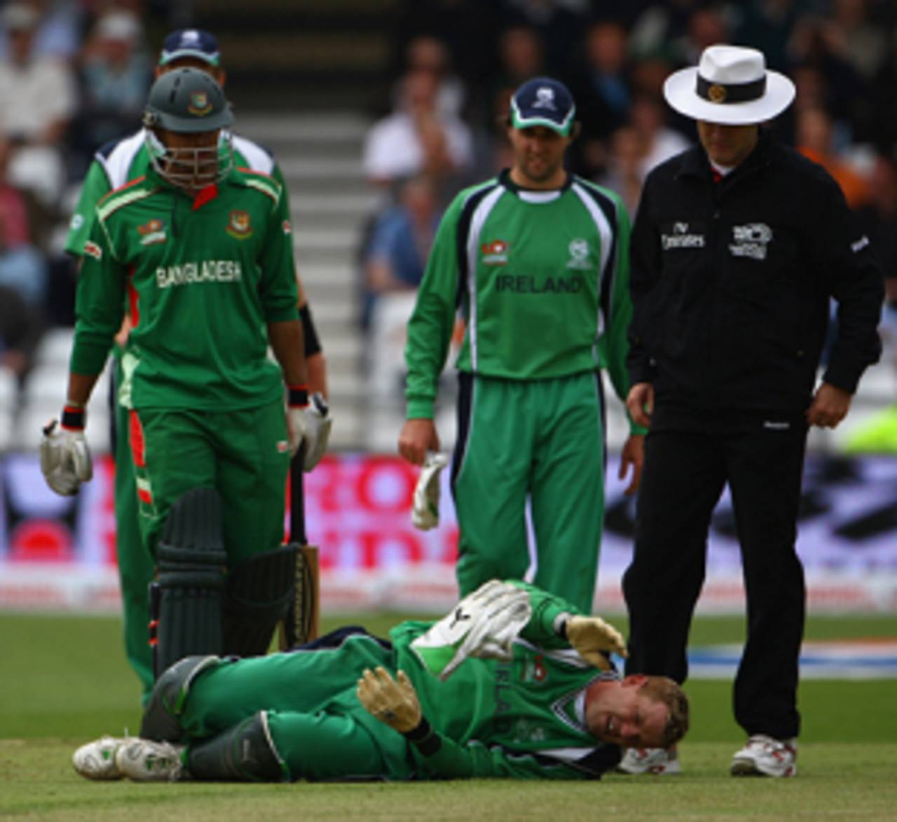 Niall O'Brien is in pain after slipping while attempting a run-out, Bangladesh v Ireland, ICC World Twenty20, Trent Bridge, June 8, 2009