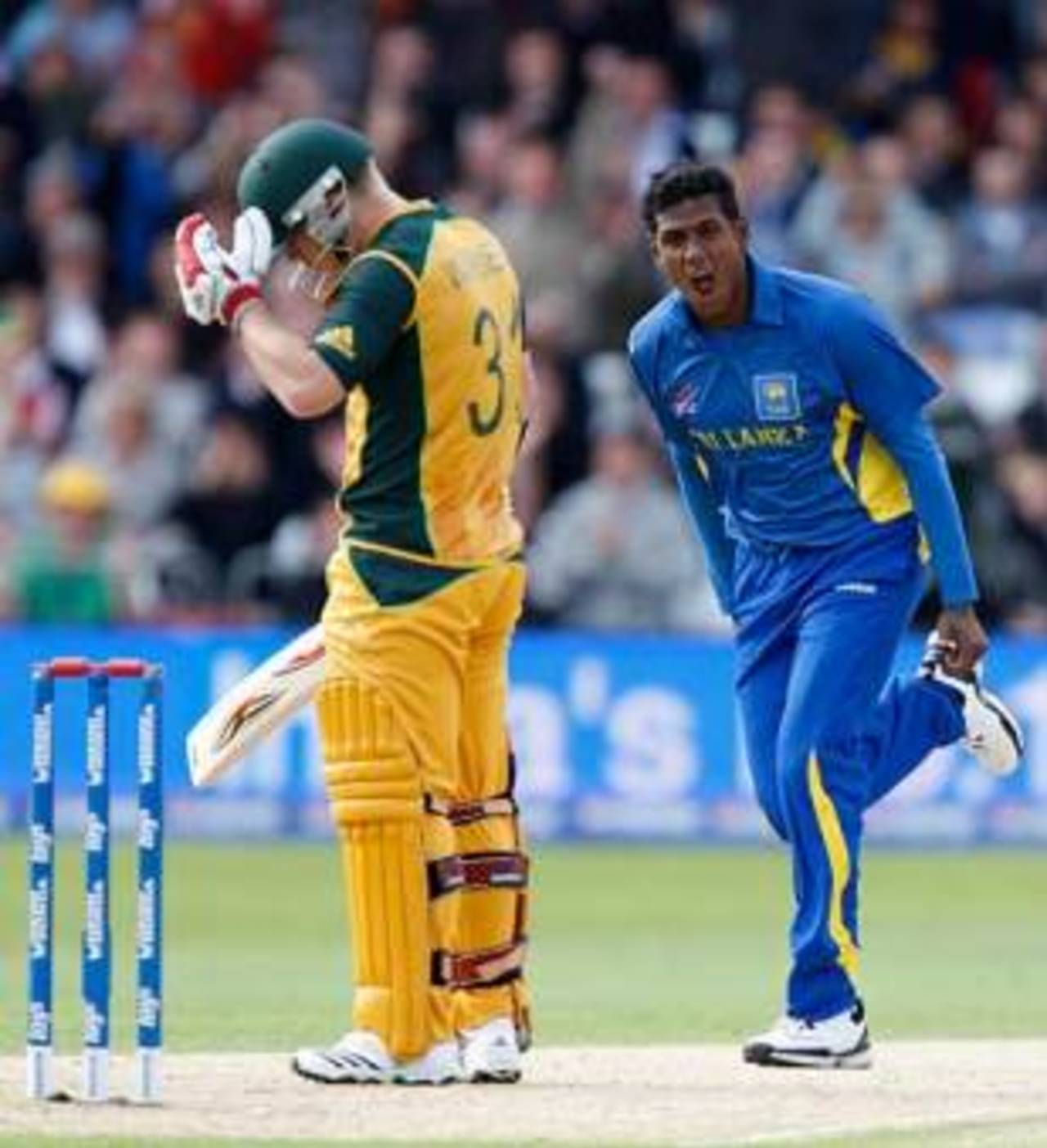 Angelo Mathews gives David Warner a earful for not knowing his name&nbsp;&nbsp;&bull;&nbsp;&nbsp;Associated Press