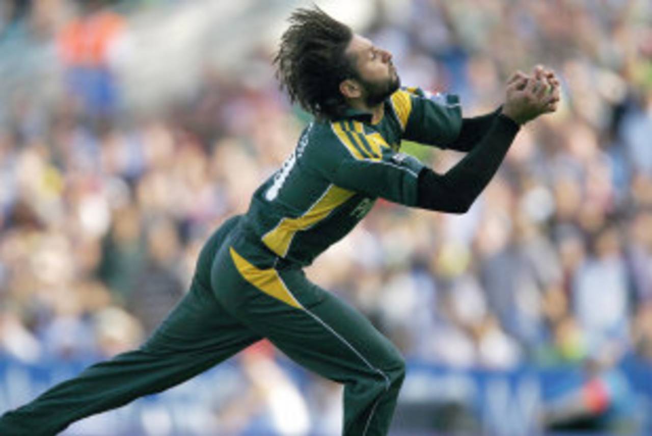 A fantastic running catch from Shahid Afridi got rid of Scott Styris, New Zealand v Pakistan, ICC World Twenty20 Super Eights, The Oval, June 13, 2009