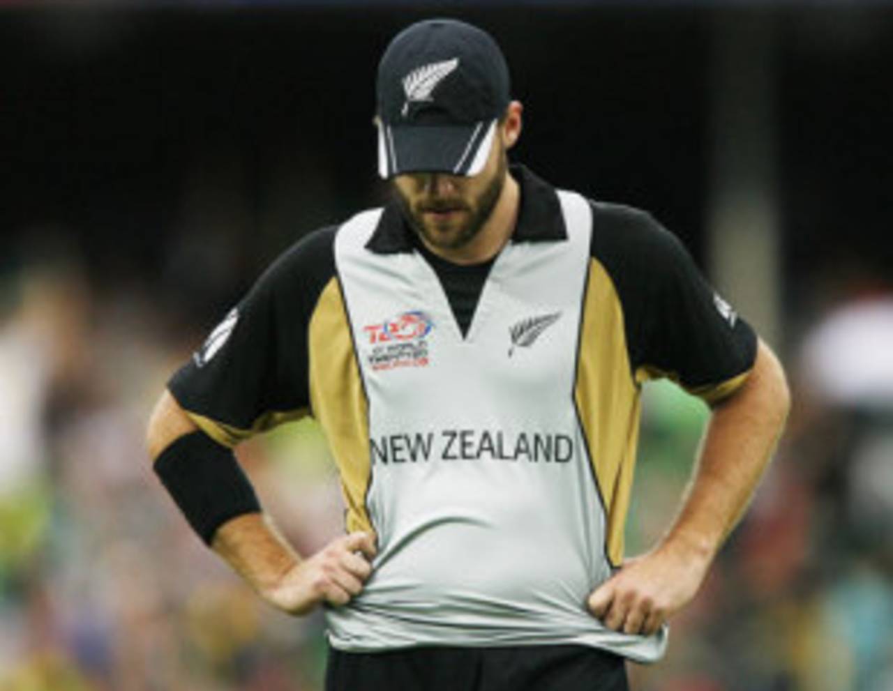 Daniel Vettori contemplates yet another defeat against Pakistan&nbsp;&nbsp;&bull;&nbsp;&nbsp;AFP