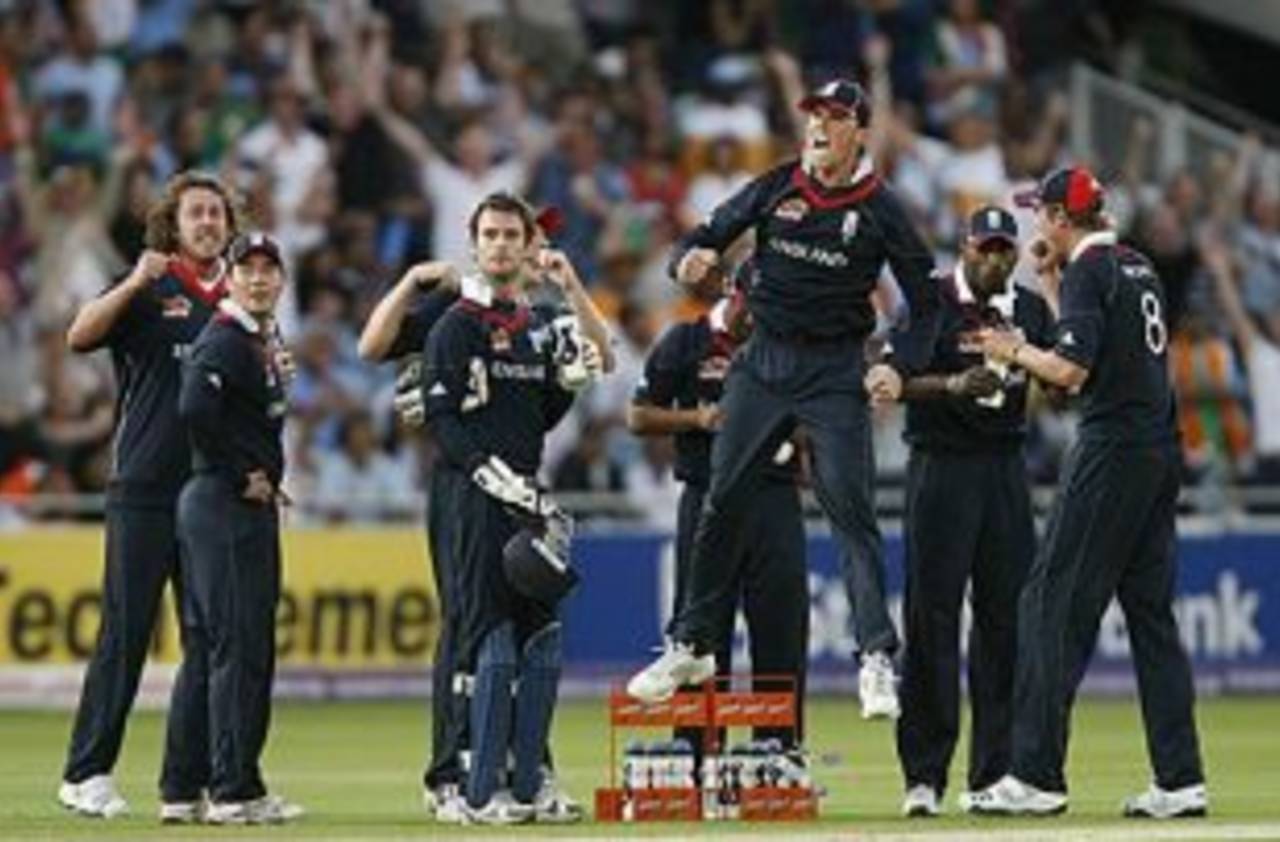 England celebrate the fall of Yuvraj Singh, England v India, ICC World Twenty20 Super Eights, Lord's, June 14, 2009 