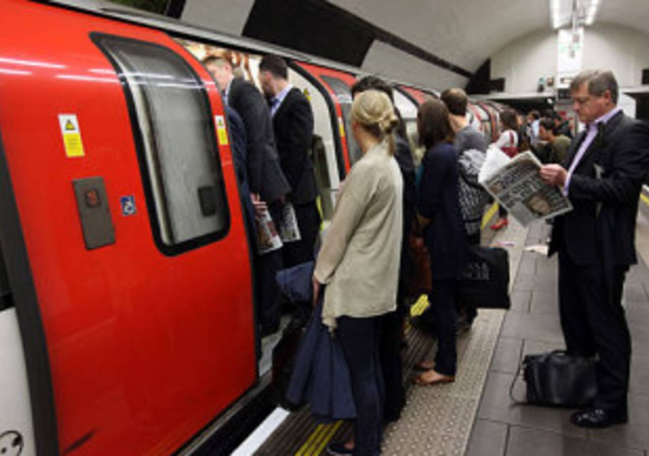 Commuters are unable to board a full tube train in Clapham Common station during a tube strike, London, June 11, 2009