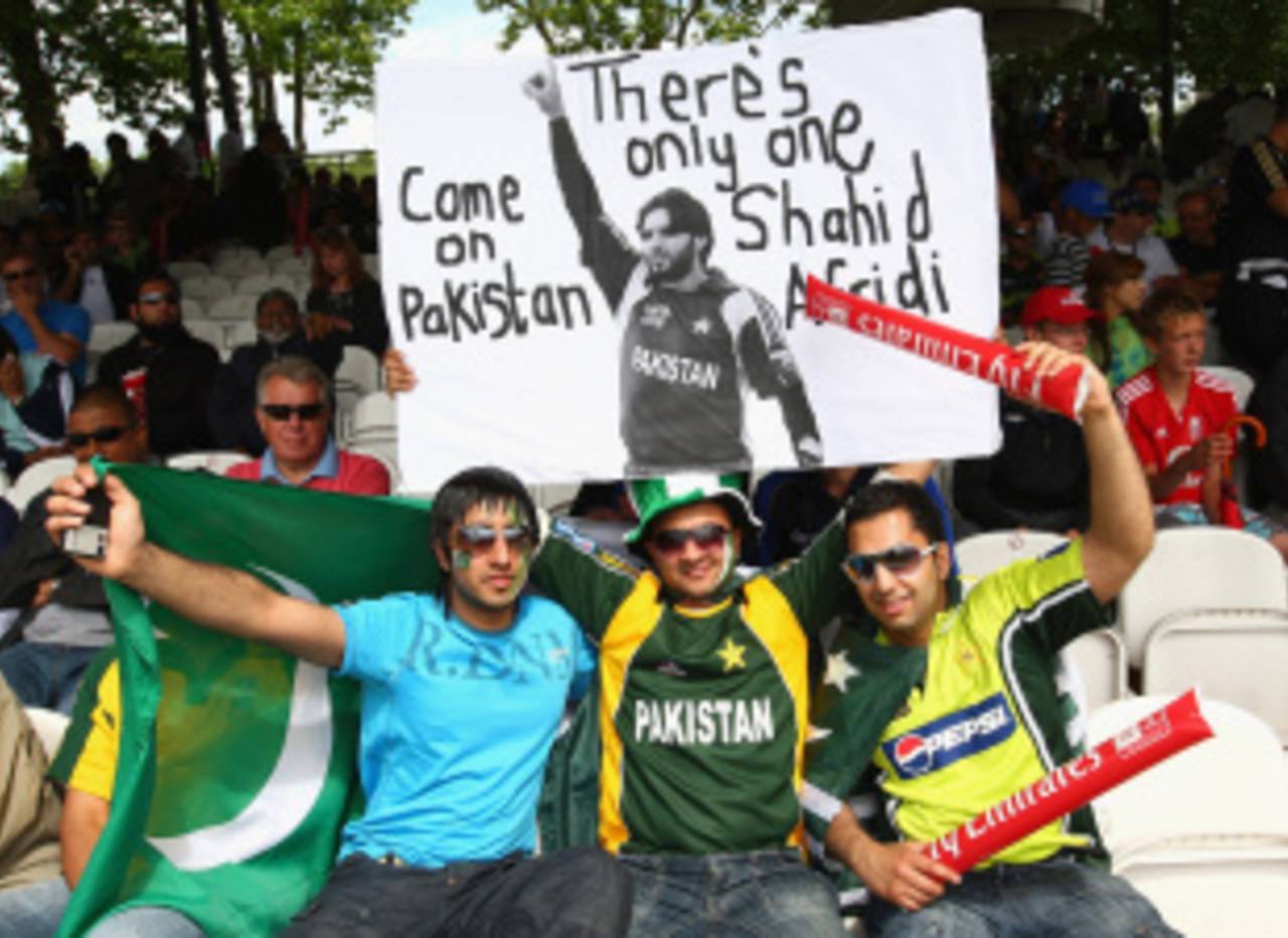 Fans root for Shahid Afridi, Pakistan v Sri Lanka, ICC World Twenty20 final, Lord's, June 21, 2009