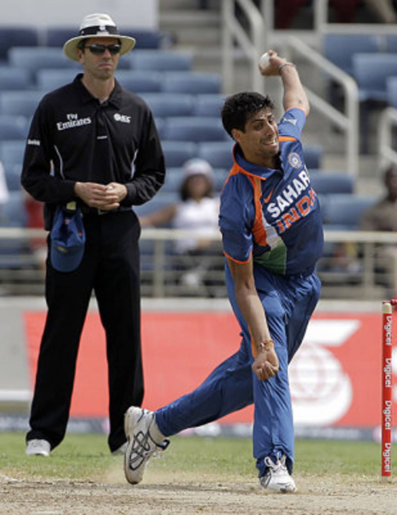 Ashish Nehra came up with the goods at crunch time&nbsp;&nbsp;&bull;&nbsp;&nbsp;Associated Press