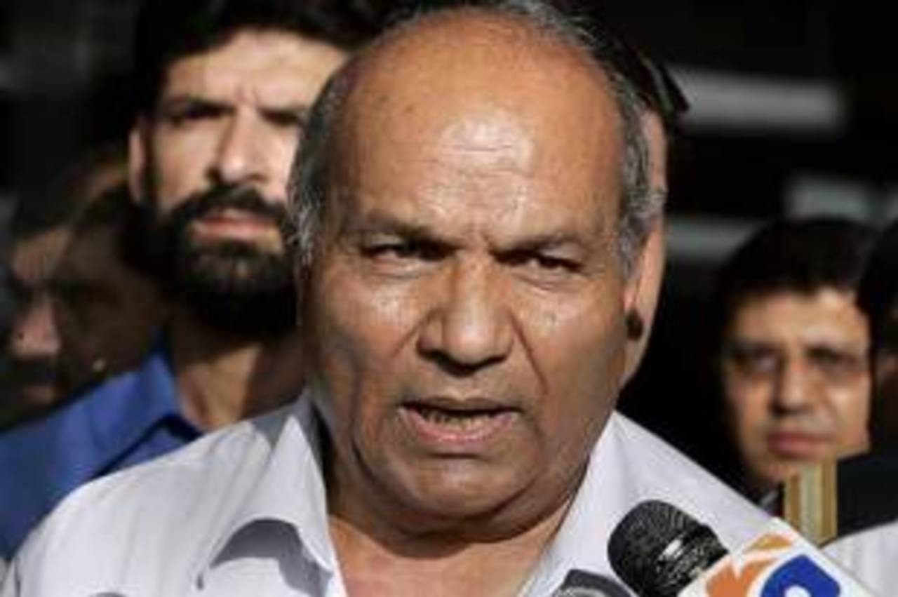 Intikhab Alam: "I am not going to comment on any resignation but I will take full responsibility for the defeat"&nbsp;&nbsp;&bull;&nbsp;&nbsp;Associated Press