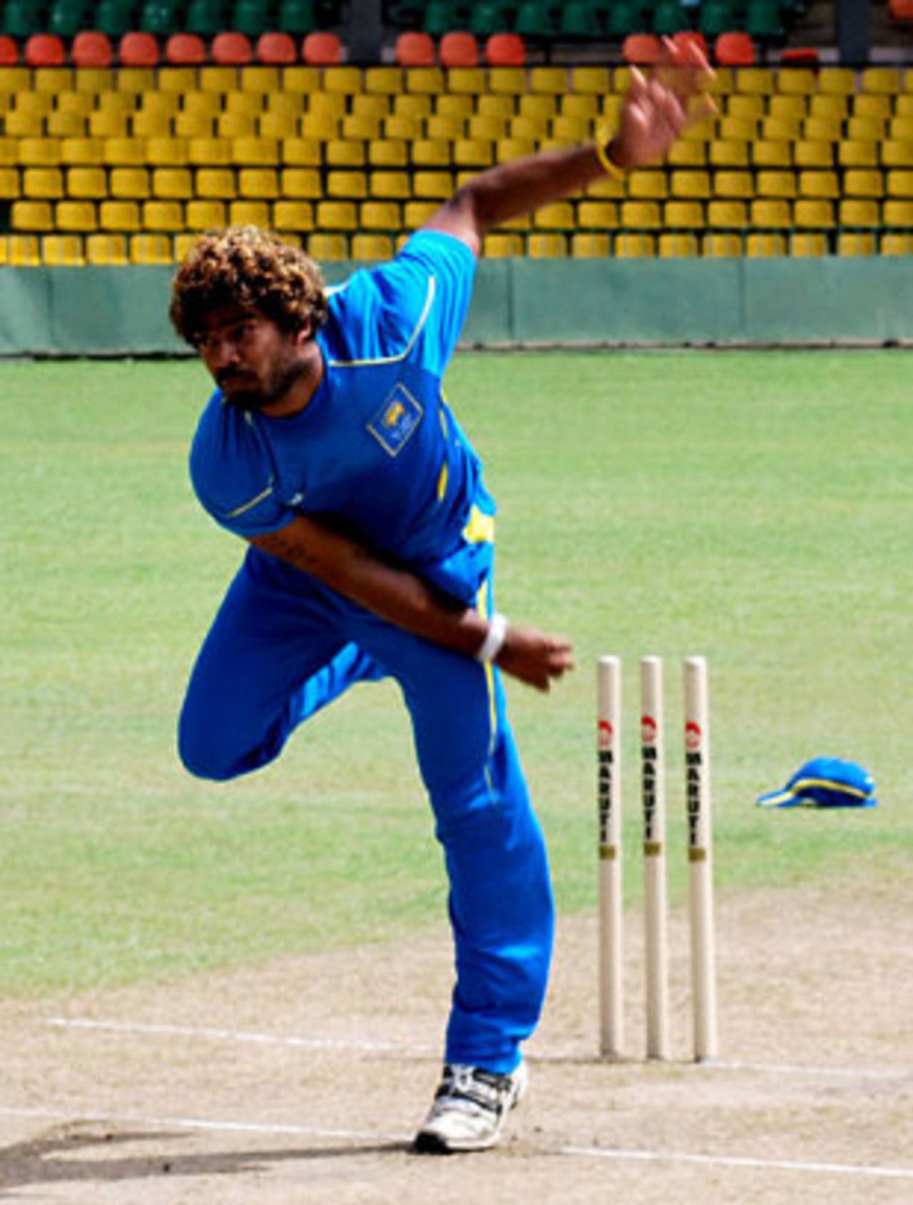 Lasith Malinga trains at the R Premadasa Stadium, Colombo. July 1, 2009