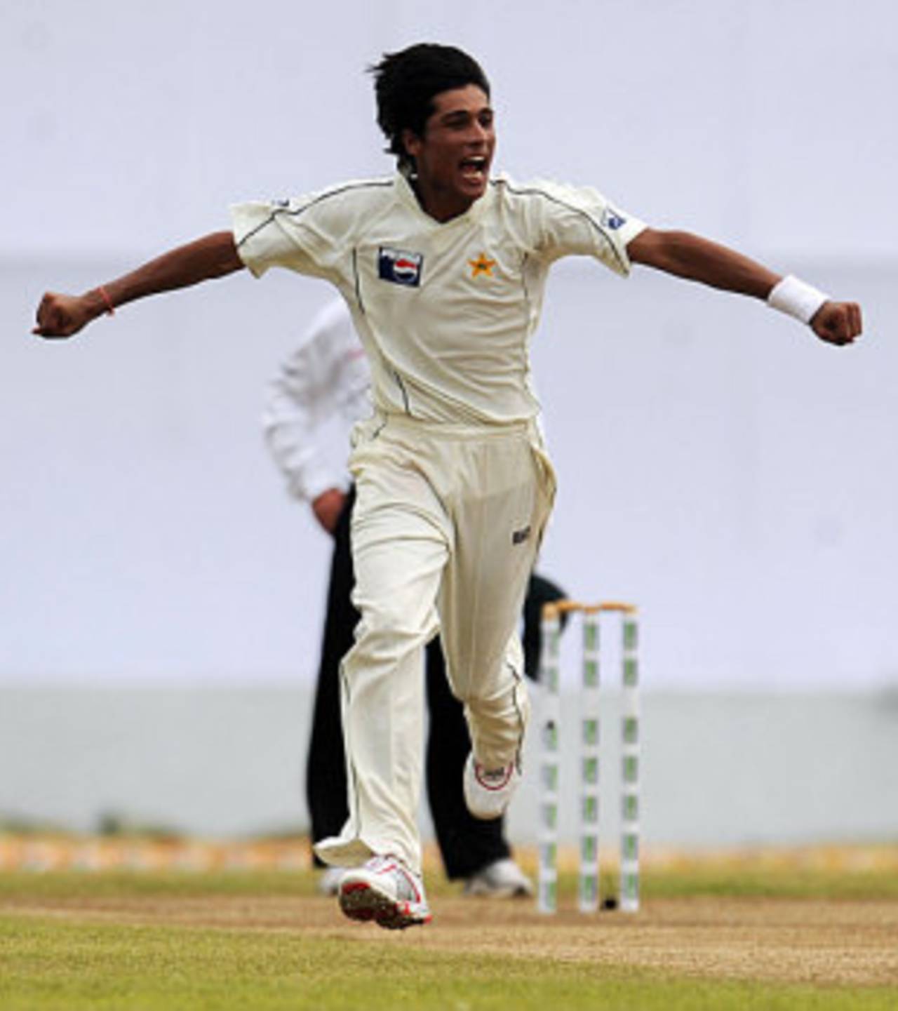 Mohammad Aamer is delighted after removing Tillakaratne Dilshan, Pakistan v Sri Lanka, 1st Test, Galle, 1st day, July 4, 2009 