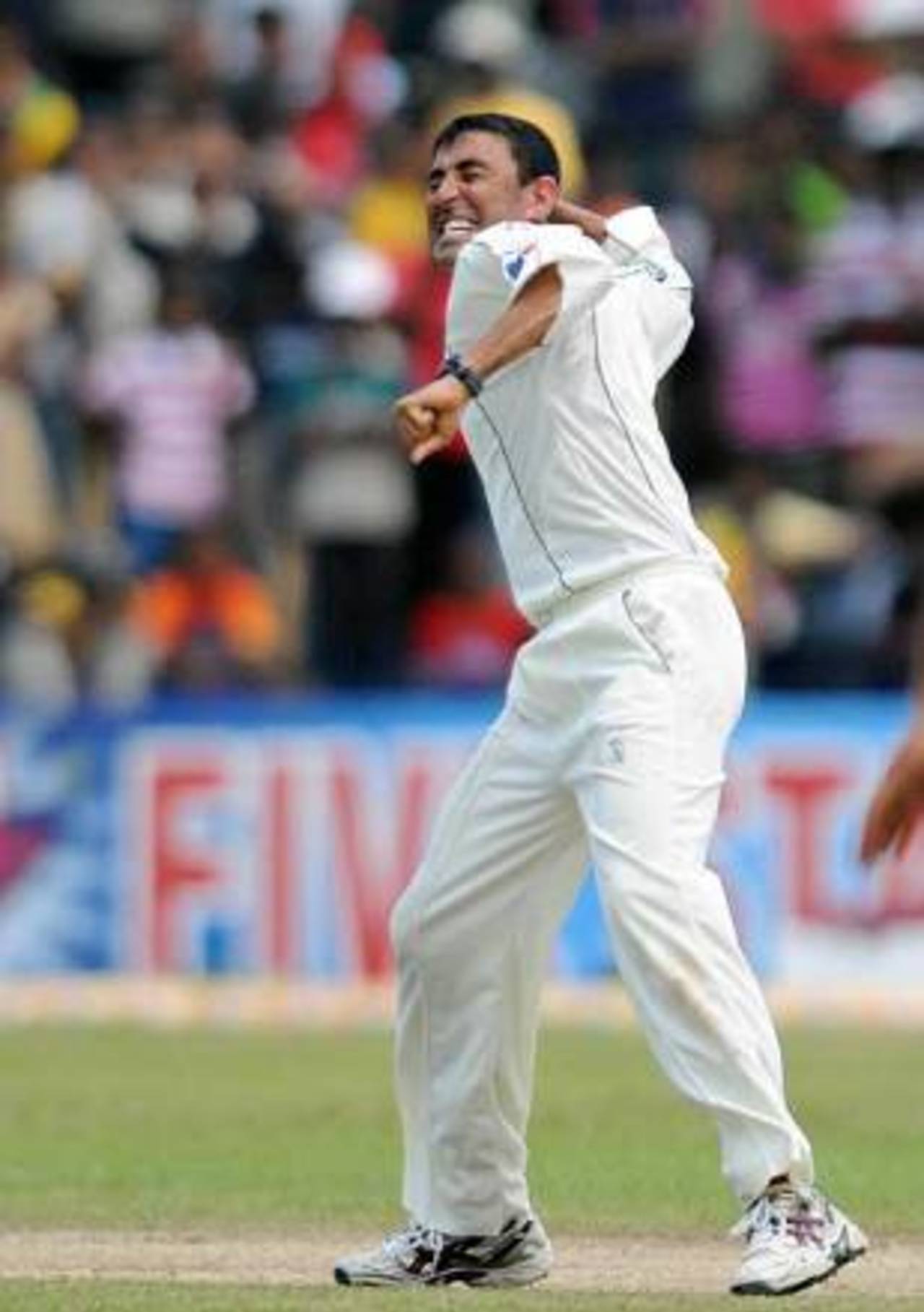 Younis Khan snapped a dour partnership, Pakistan v Sri Lanka, 1st Test, Galle, 3rd day, July 6, 2009 