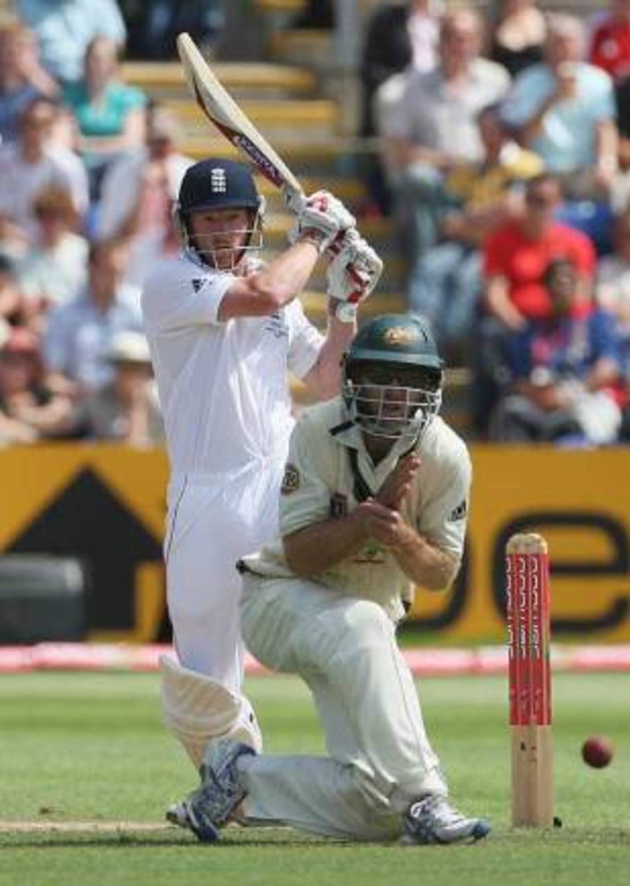 Paul Collingwood tests Simon Katich's alertness, England v Australia, 1st Test, Cardiff, 5th day, July 12, 2009