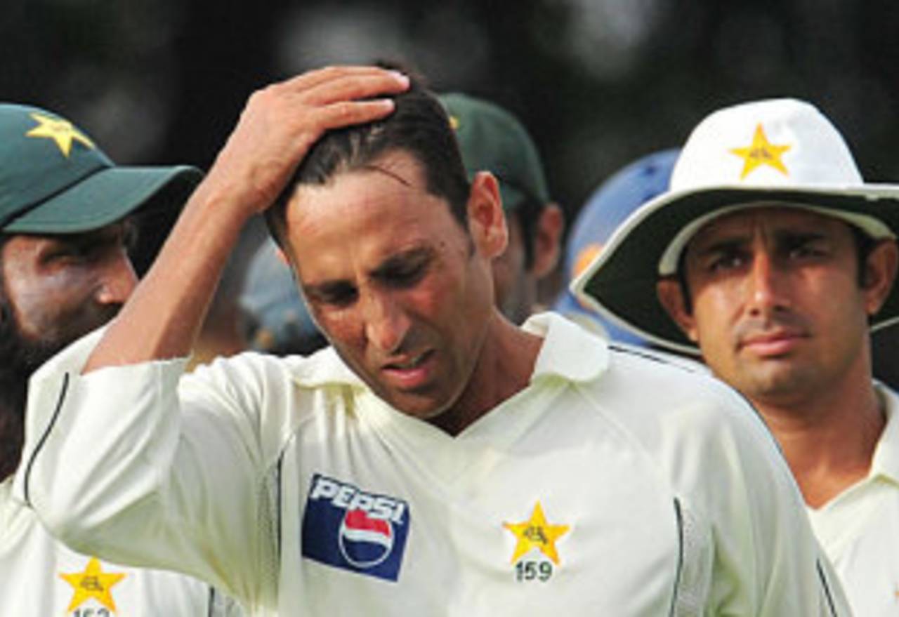 Younis Khan wonders what went wrong, Sri Lanka v Pakistan, 2nd Test, Colombo, 3rd day, July 14, 2009 