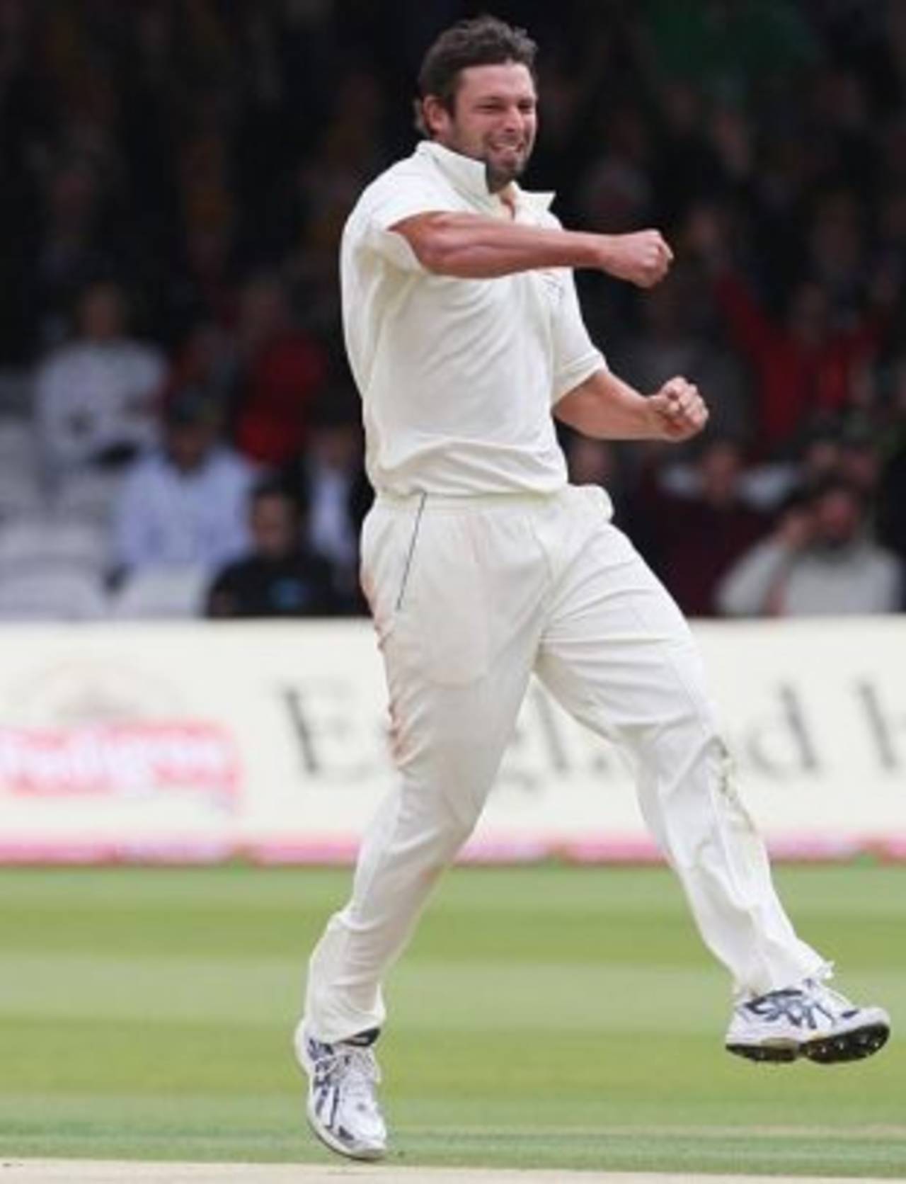 Ben Hilfenhaus celebrates Andrew Strauss' wicket, England v Australia, 2nd Test, Lord's, 2nd day, July 17, 2009