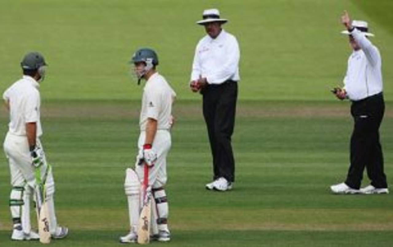 Rudi Koertzen gives Ricky Ponting out, England v Australia, 2nd Test, Lord's, 2nd day, July 17, 2009