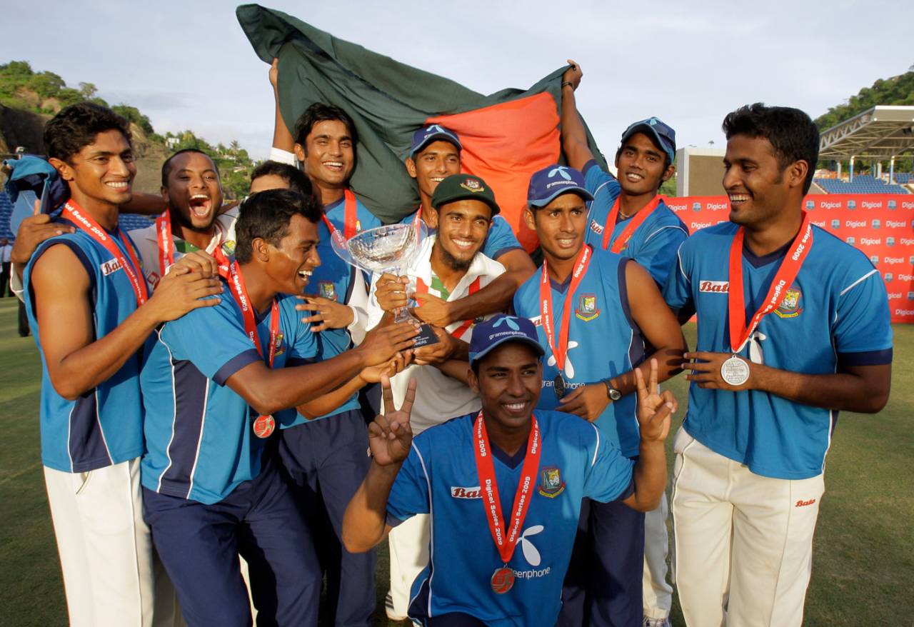 A jubilant Bangladesh side with the trophy, West Indies v Bangladesh, 2nd Test, 4th day, Grenada, July 20, 2009