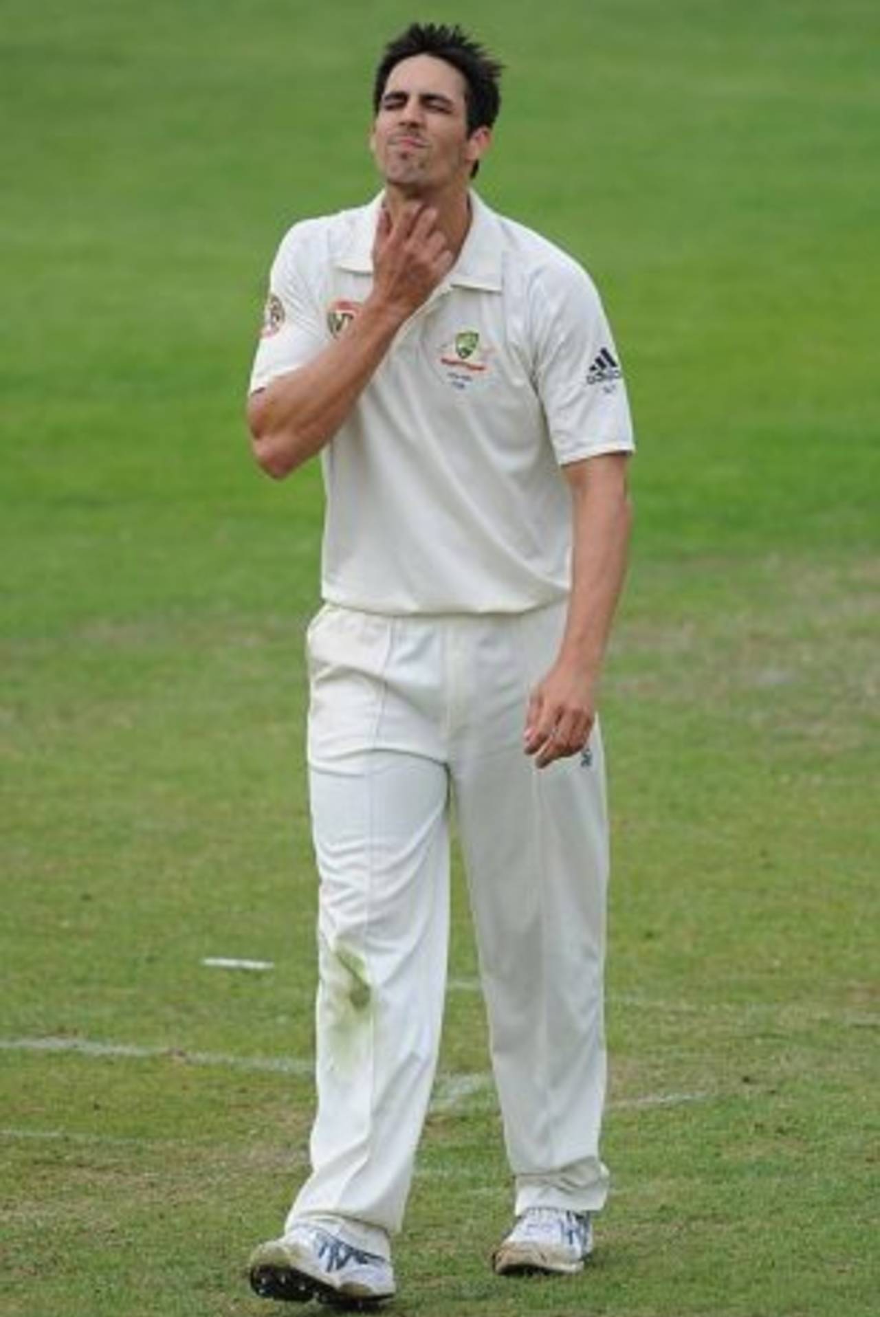 Mitchell Johnson wonders what has gone wrong as his troubles continue, Northamptonshire v Australians, 3rd day, Northampton, July 26, 2009