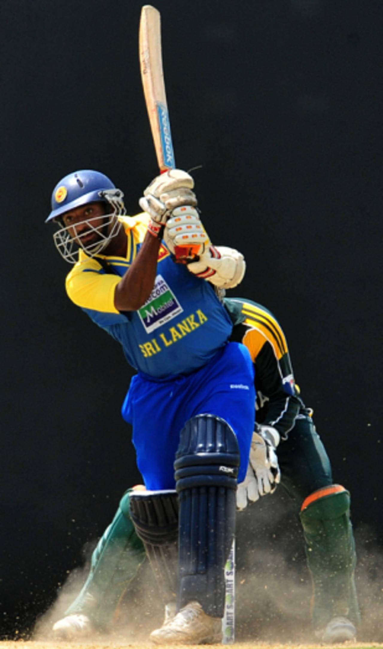 Muttiah Muralitharan gives it the full treatment, Sri Lanka v Pakistan, 1st ODI, Dambulla, July 30, 2009 