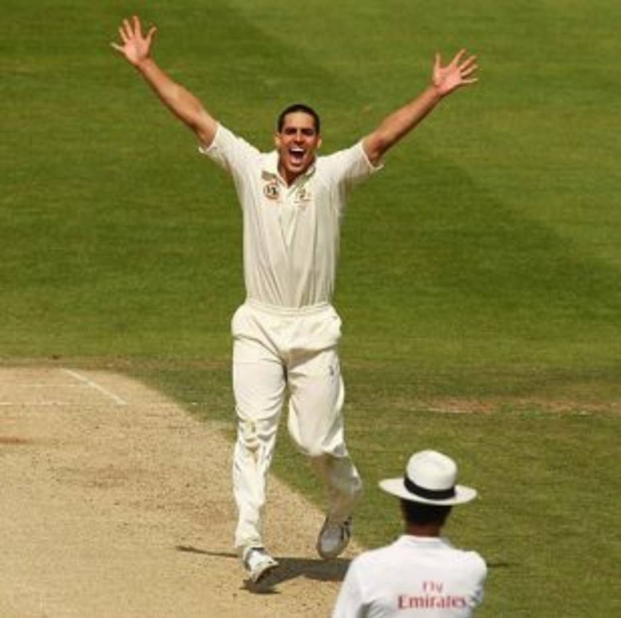 Mitchell Johnson appeals against Graeme Swann, England v Australia, 4th Test, Headingley, 3rd day, August 9, 2009