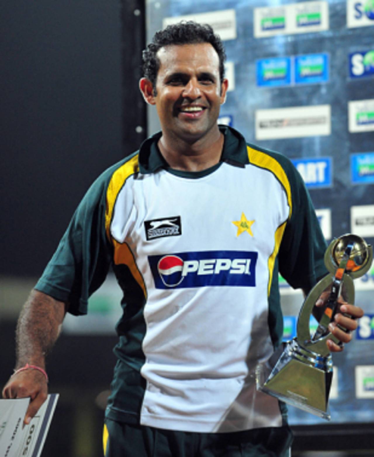 Naved-ul-Hasan's all-round effort earned him the Man-of-the-Match award, Sri Lanka v Pakistan, 5th ODI, Colombo, August 9, 2009