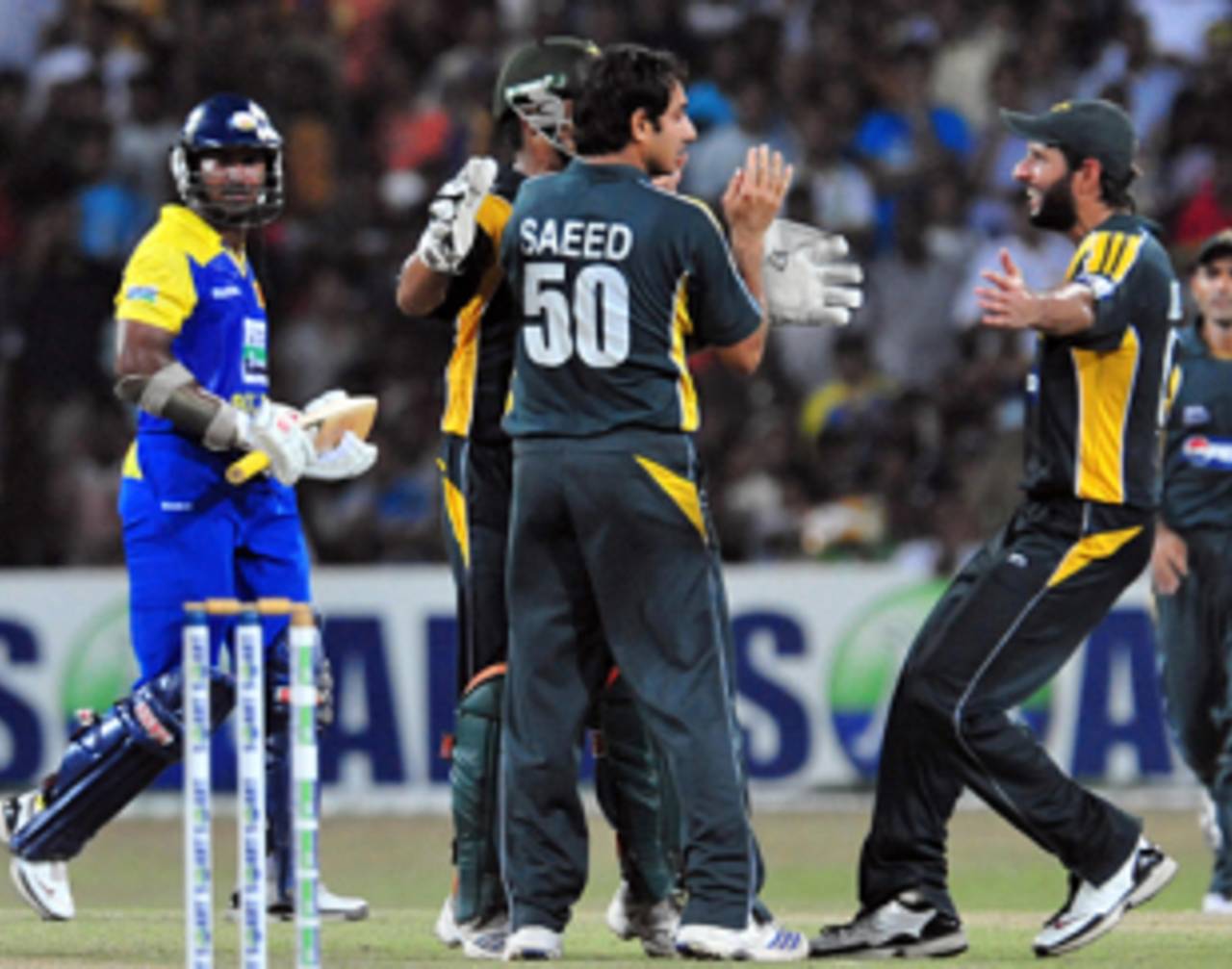 Saeed Ajmal is congratulated after getting the key wicket of Kumar Sangakkara&nbsp;&nbsp;&bull;&nbsp;&nbsp;AFP