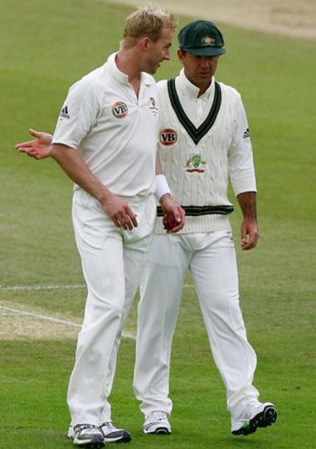Ricky Ponting has a word with Brett Lee, England Lions v Australians, Canterbury, 2nd day, August 16, 2009
