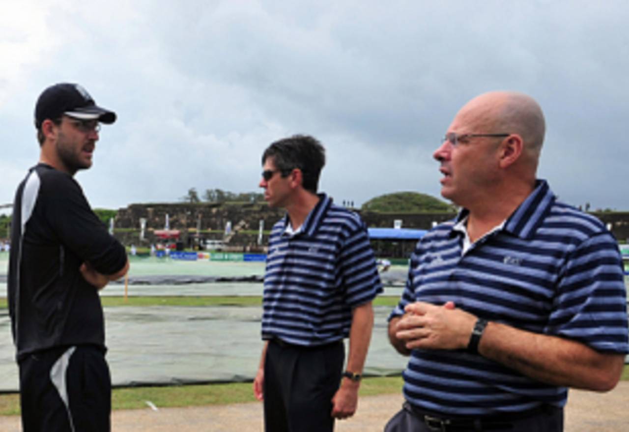 Daniel Vettori in discussion with umpires Daryl Harper and Nigel Llong, Sri Lanka v New Zealand, 1st Test, Galle, 1st day, August 18, 2009